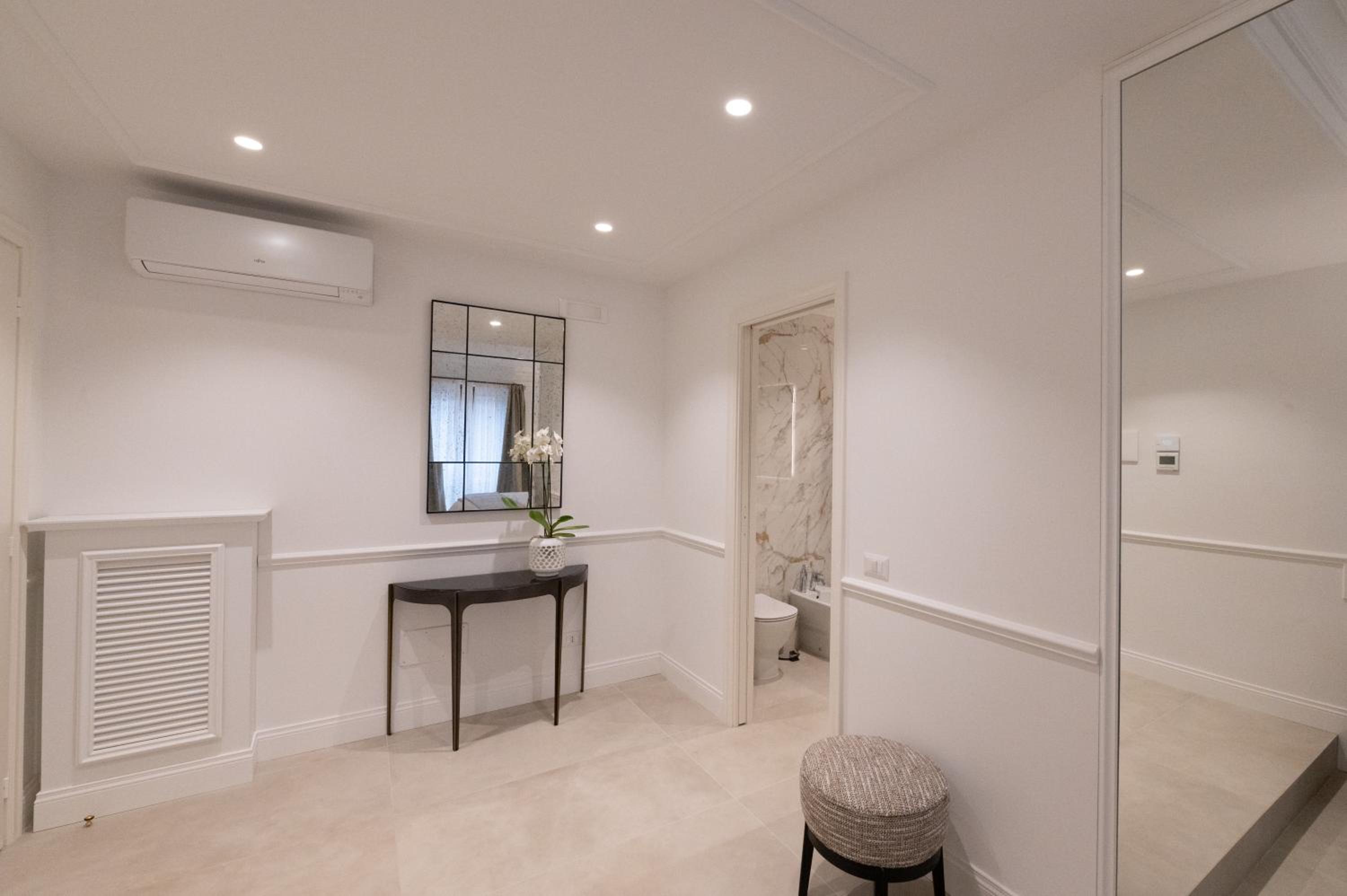Deluxe King Room photo 2