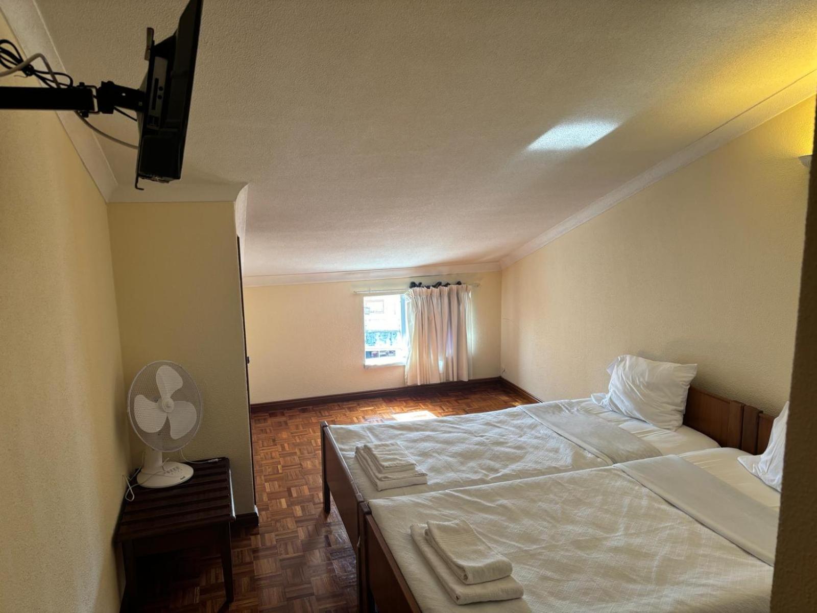 Small Twin Room photo 1