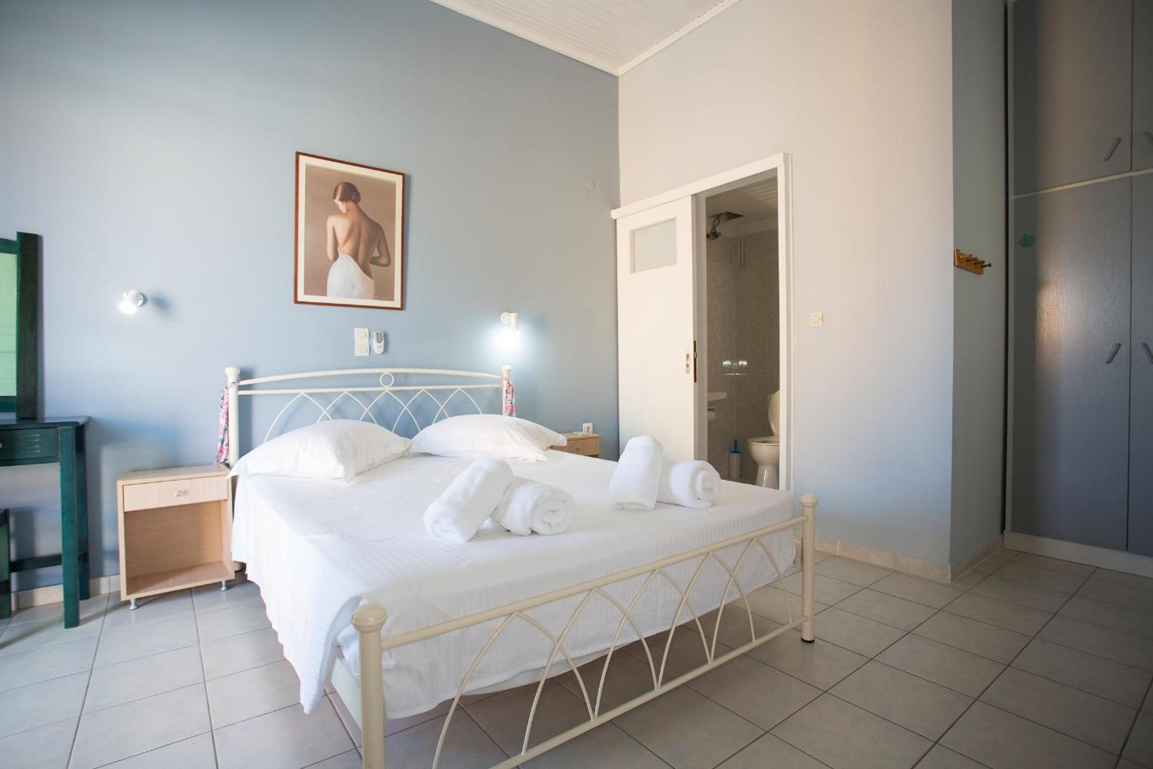 Studio With Side Sea View (2 Adults)