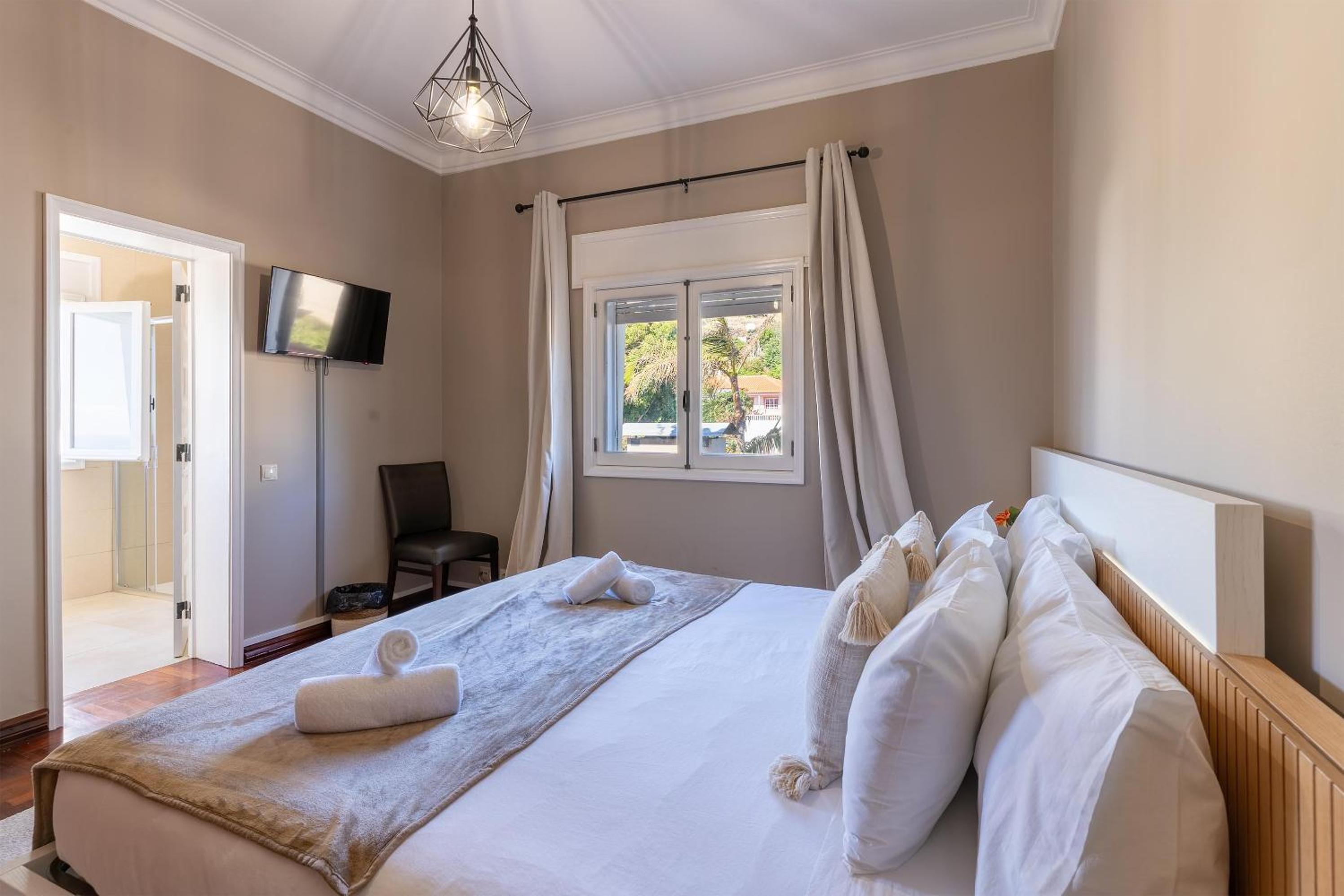 Twin Room with Private Bathroom photo 1