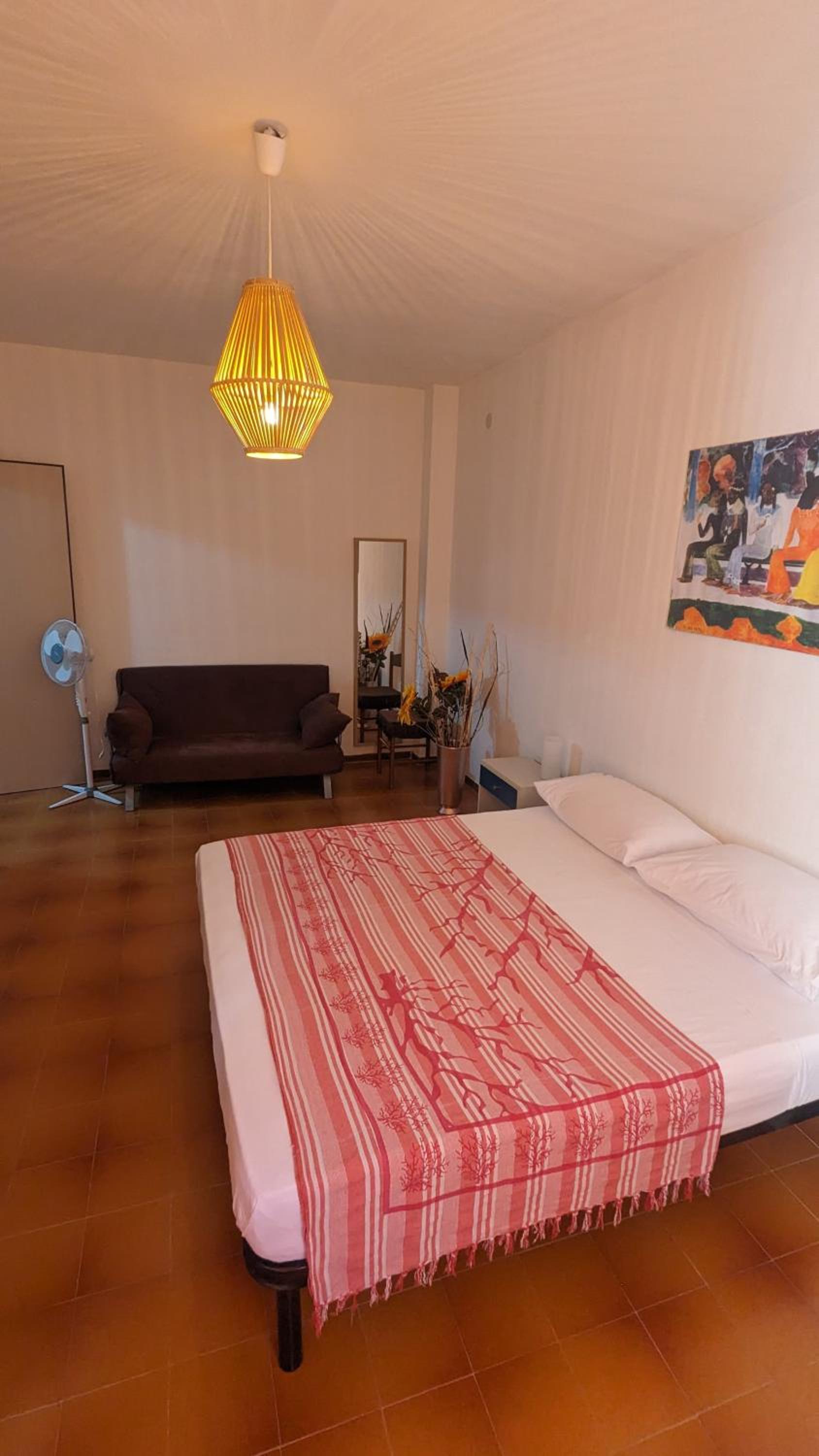 One-Bedroom Apartment photo 2