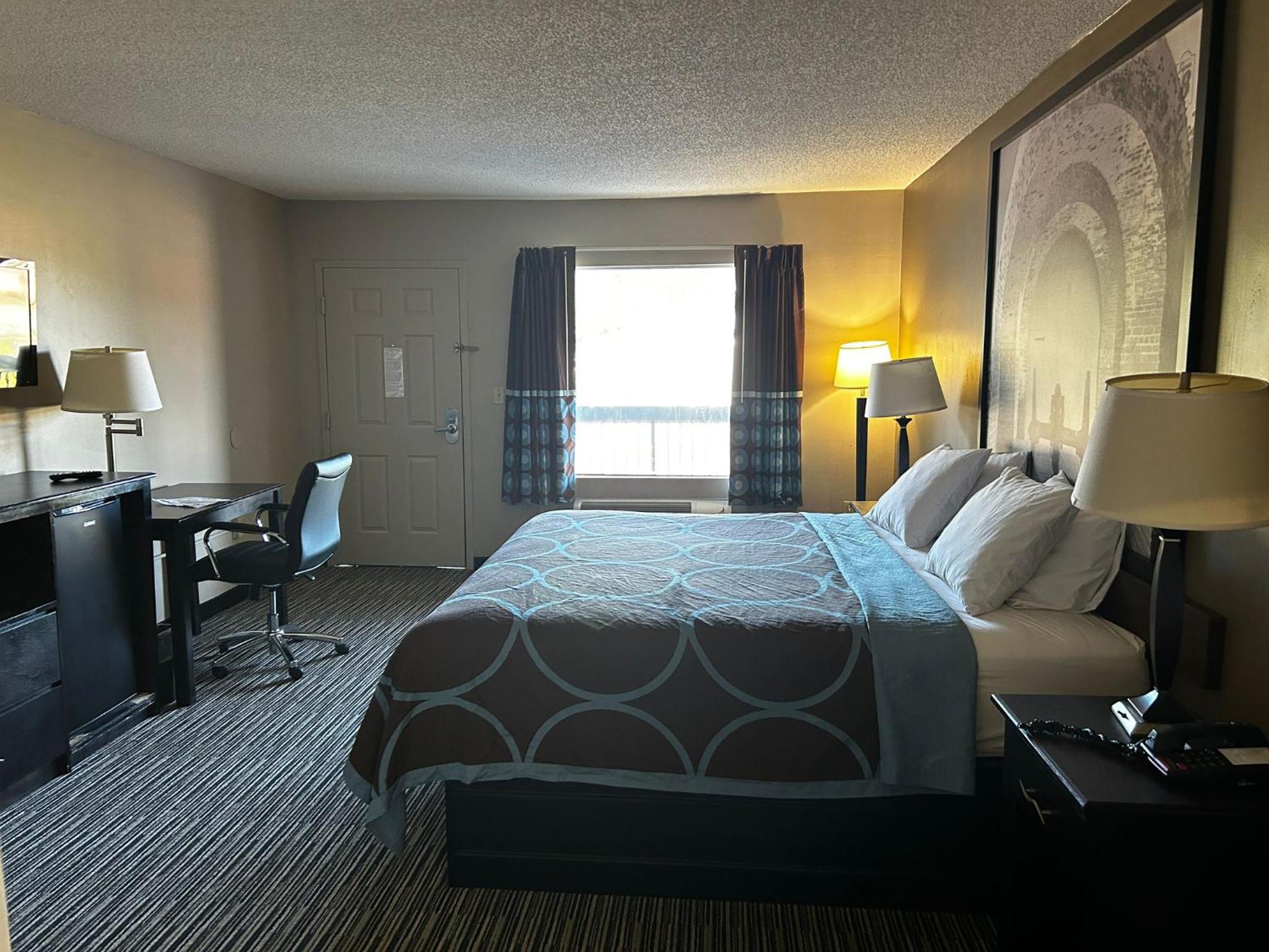 King Room - Non-Smoking photo 1