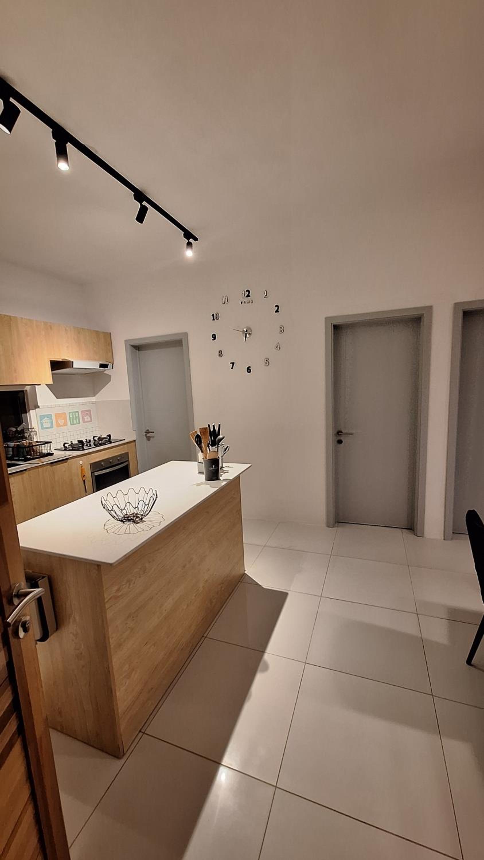 Three-Bedroom Apartment with Balcony photo 3