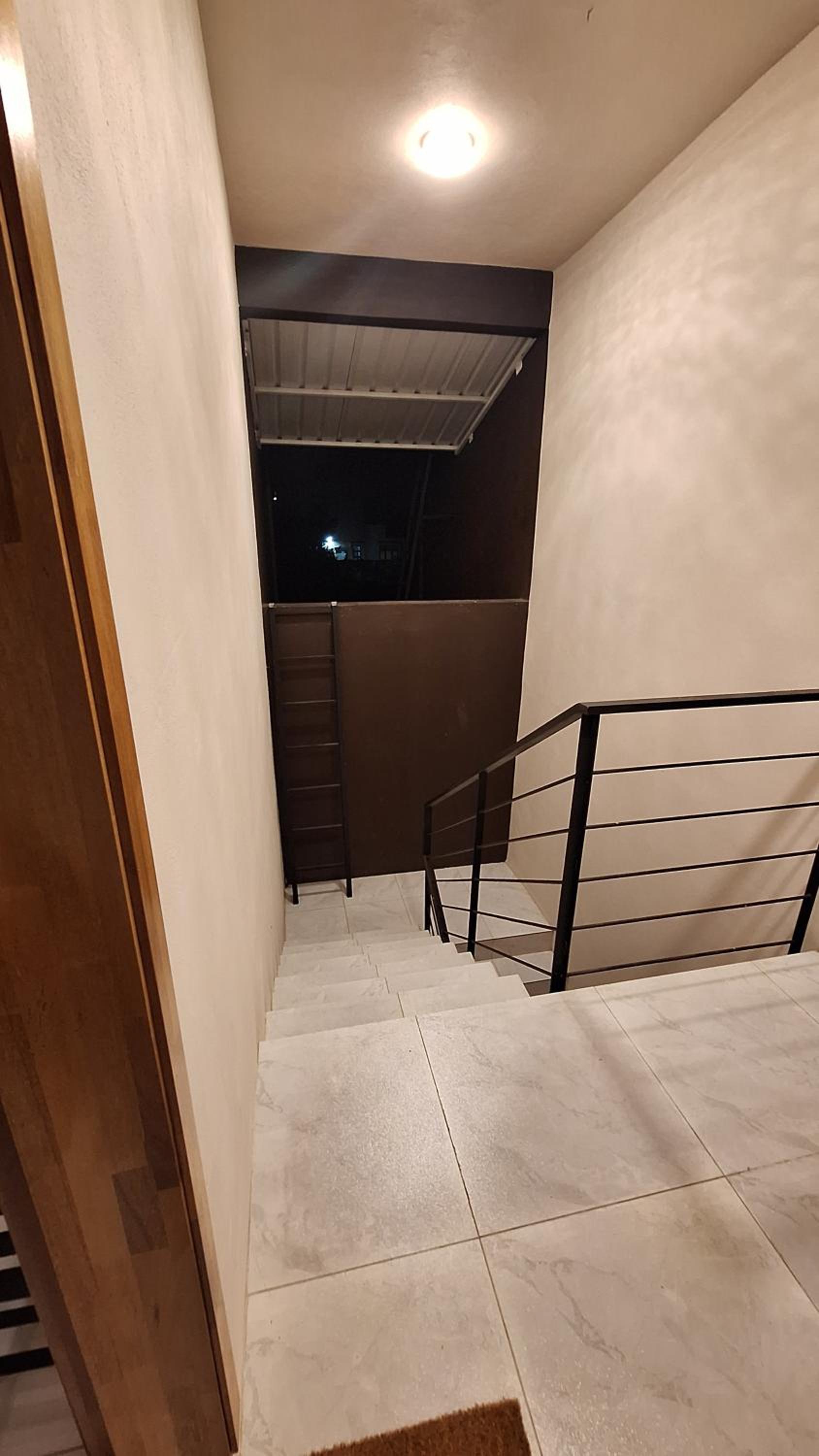 Three-Bedroom Apartment with Balcony photo 2
