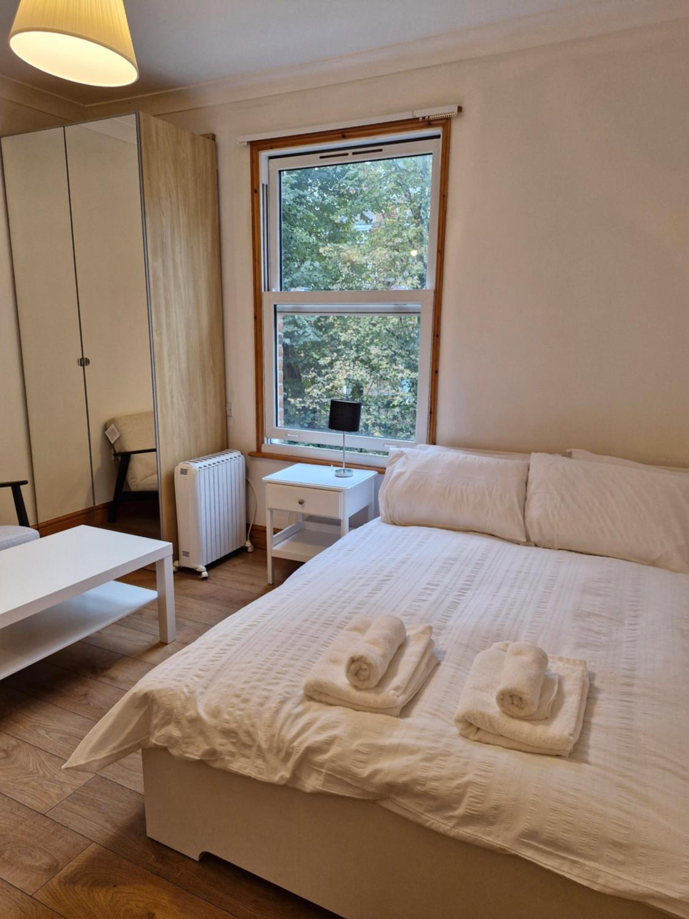 One-Bedroom Apartment photo 1