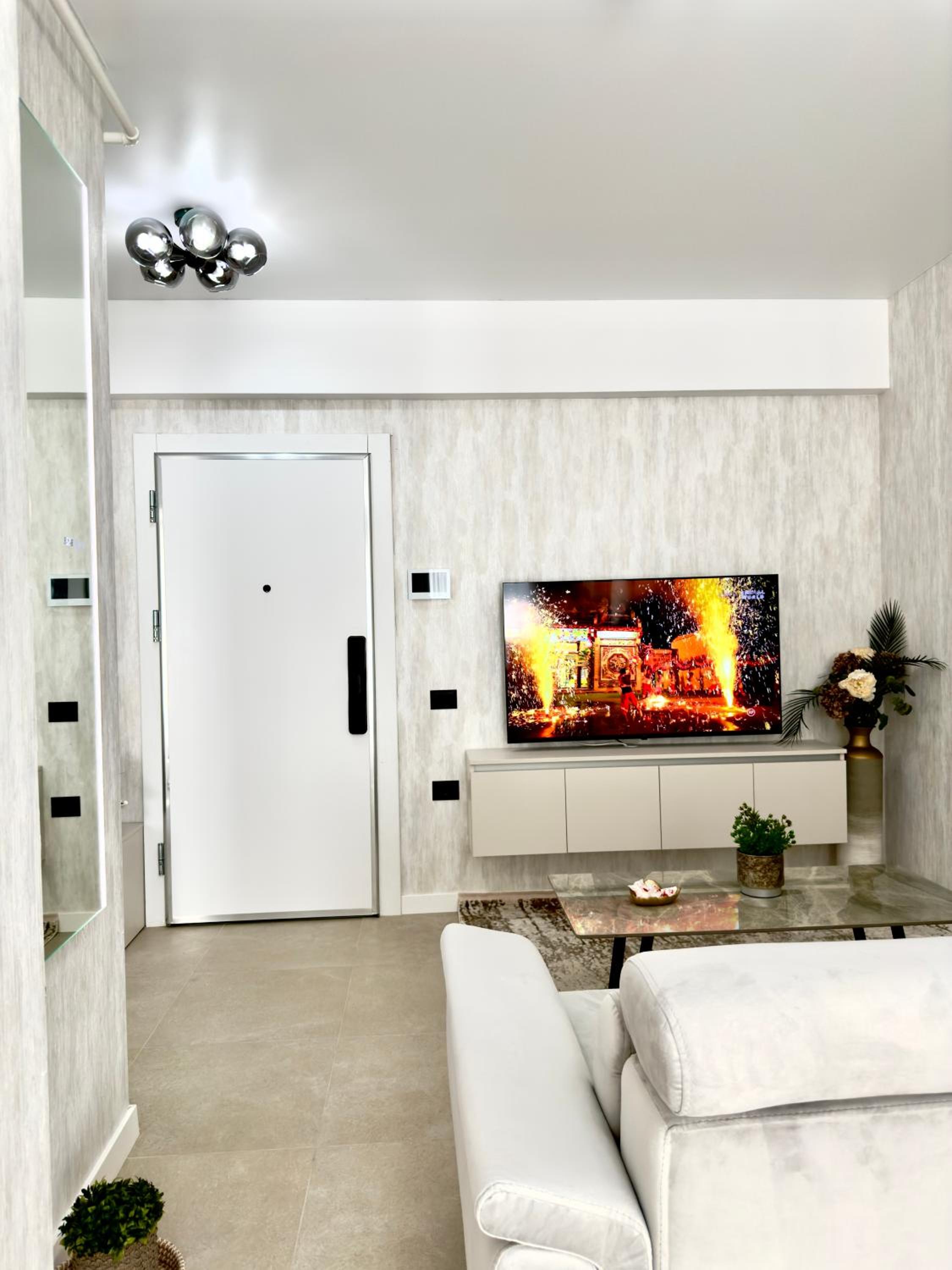 One-Bedroom Apartment with Balcony and Sea View photo 2
