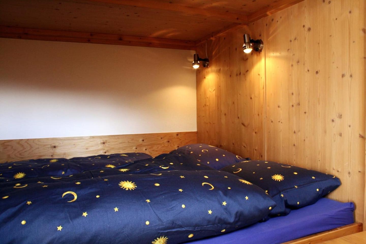One-Bedroom Apartment with Balcony and Mountain View   photo 1