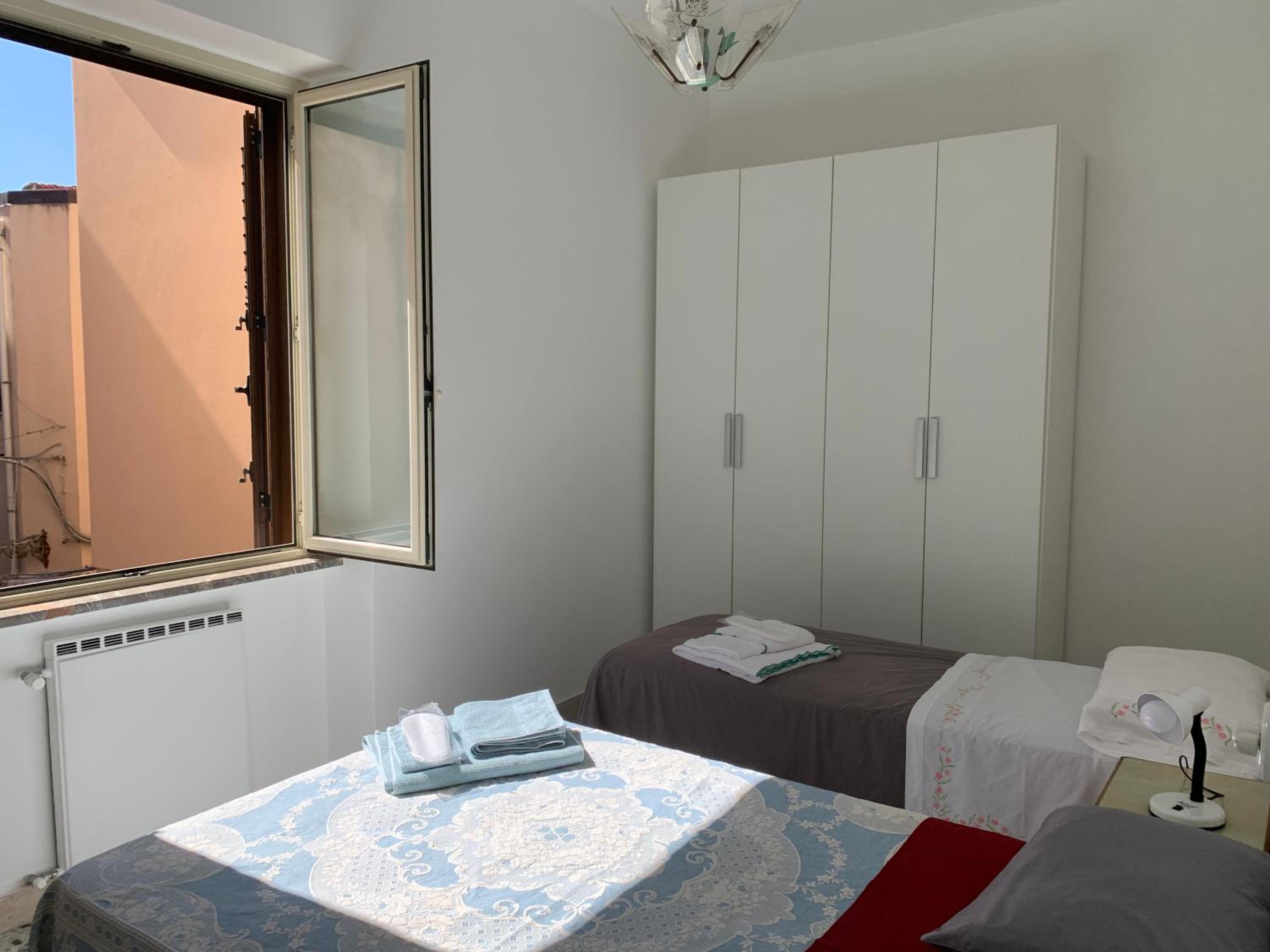 Deluxe Room (2 Adults + 1 Child) - Photo 13
