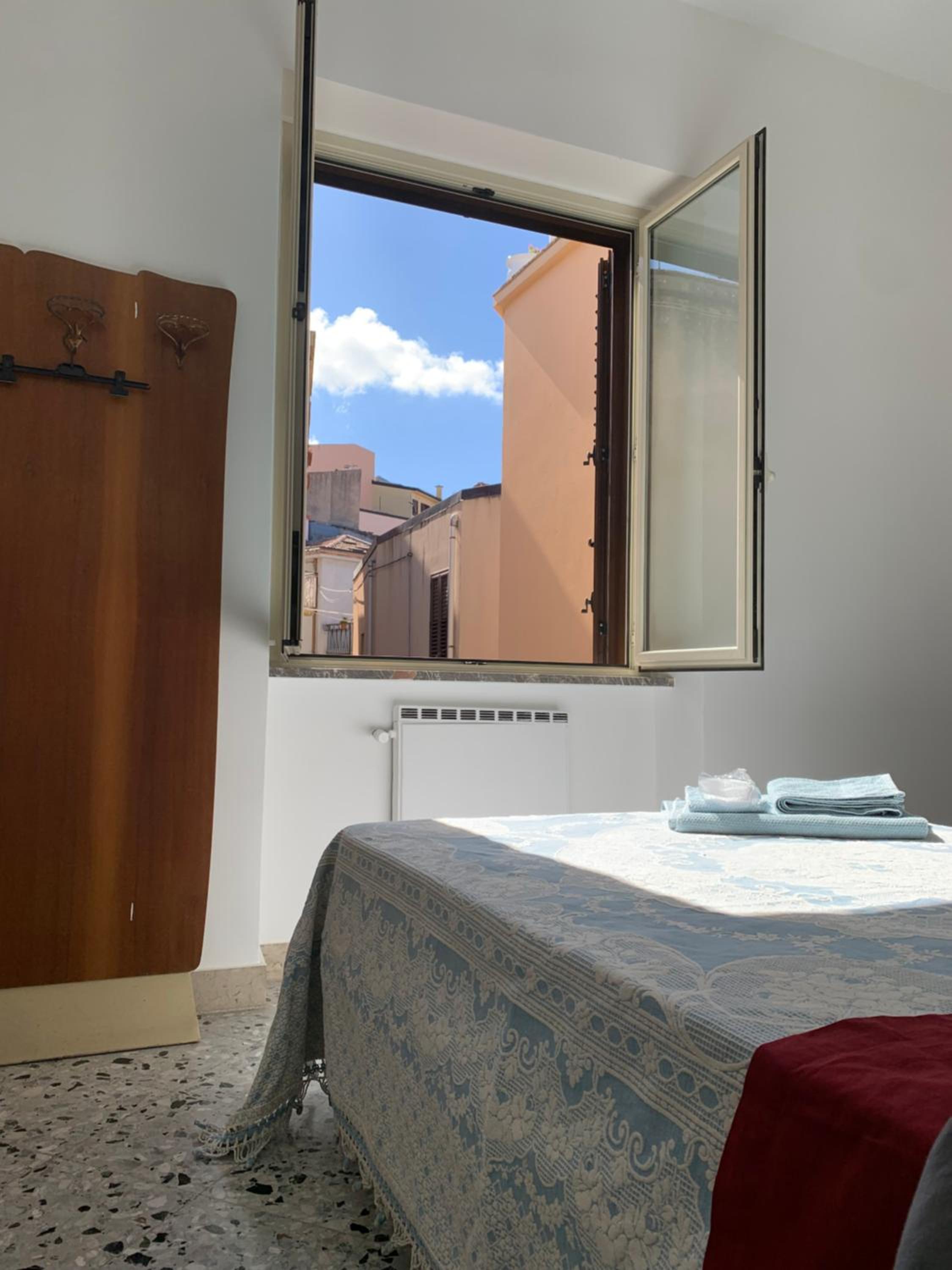 Deluxe Room (2 Adults + 1 Child) - Photo 12