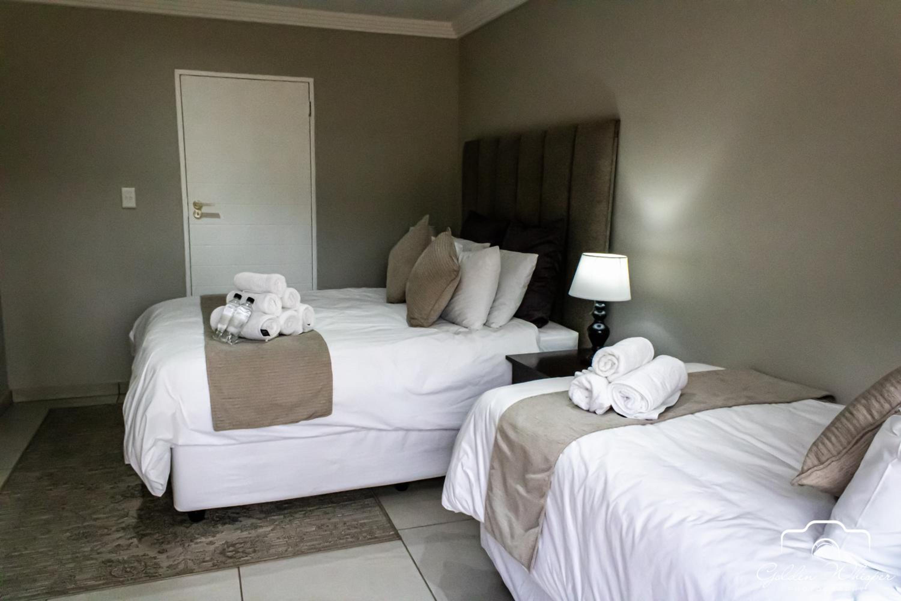 Family Room with Private Bathroom photo 2
