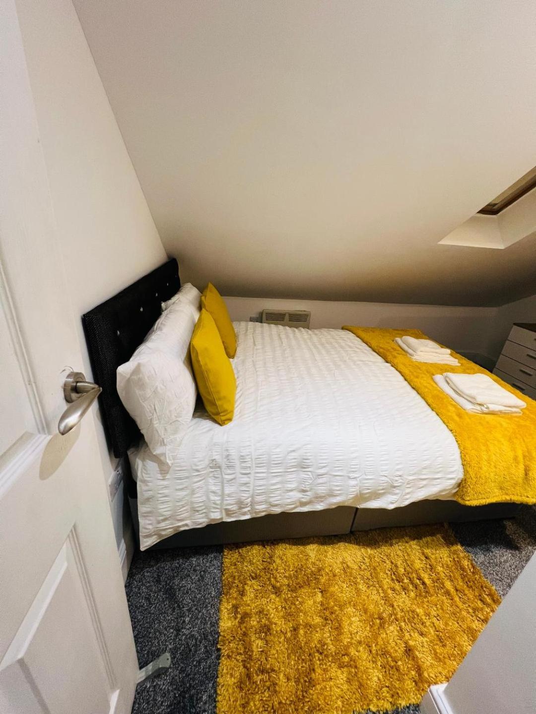 One-Bedroom Apartment photo 2