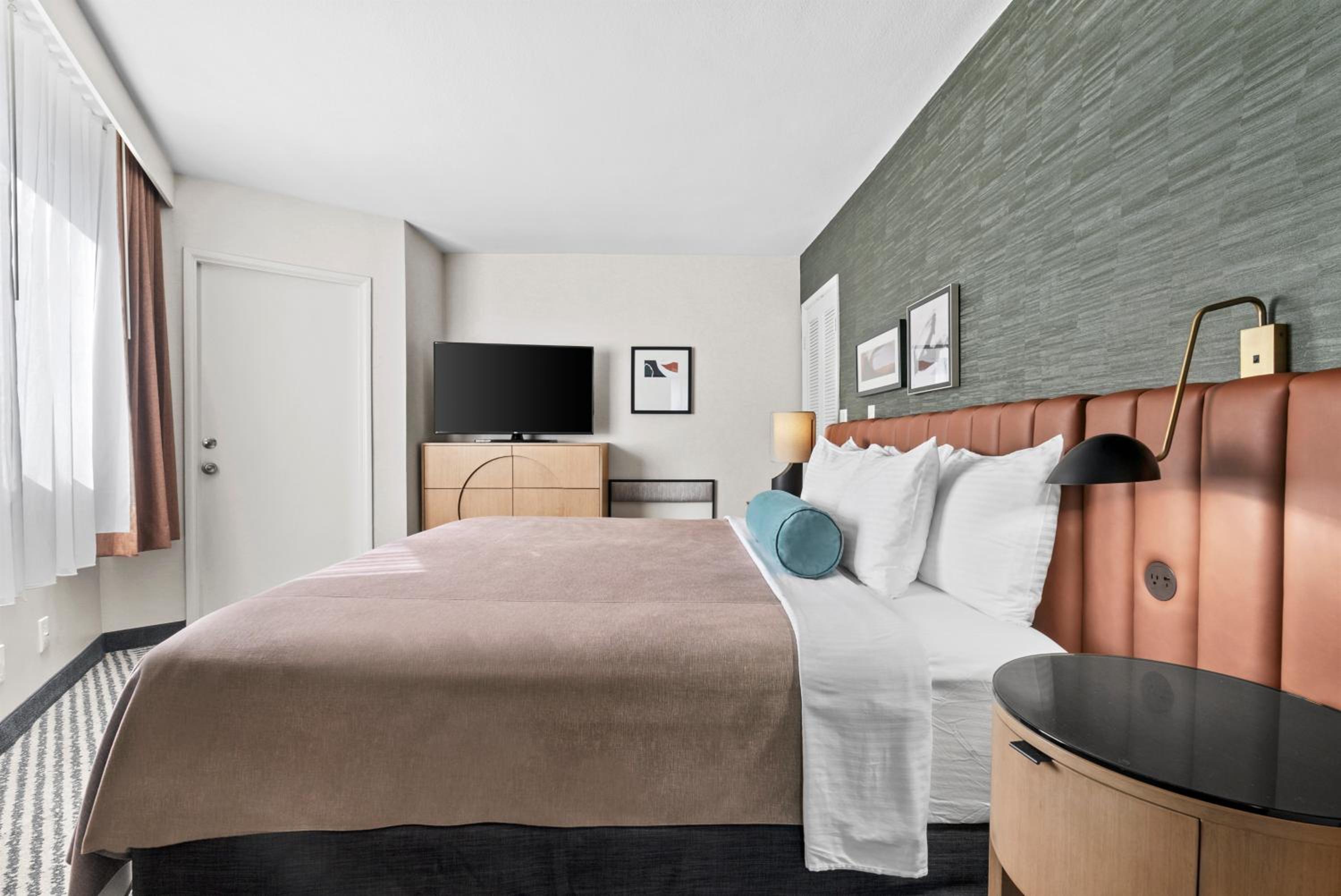 One-Bedroom Suite photo 1