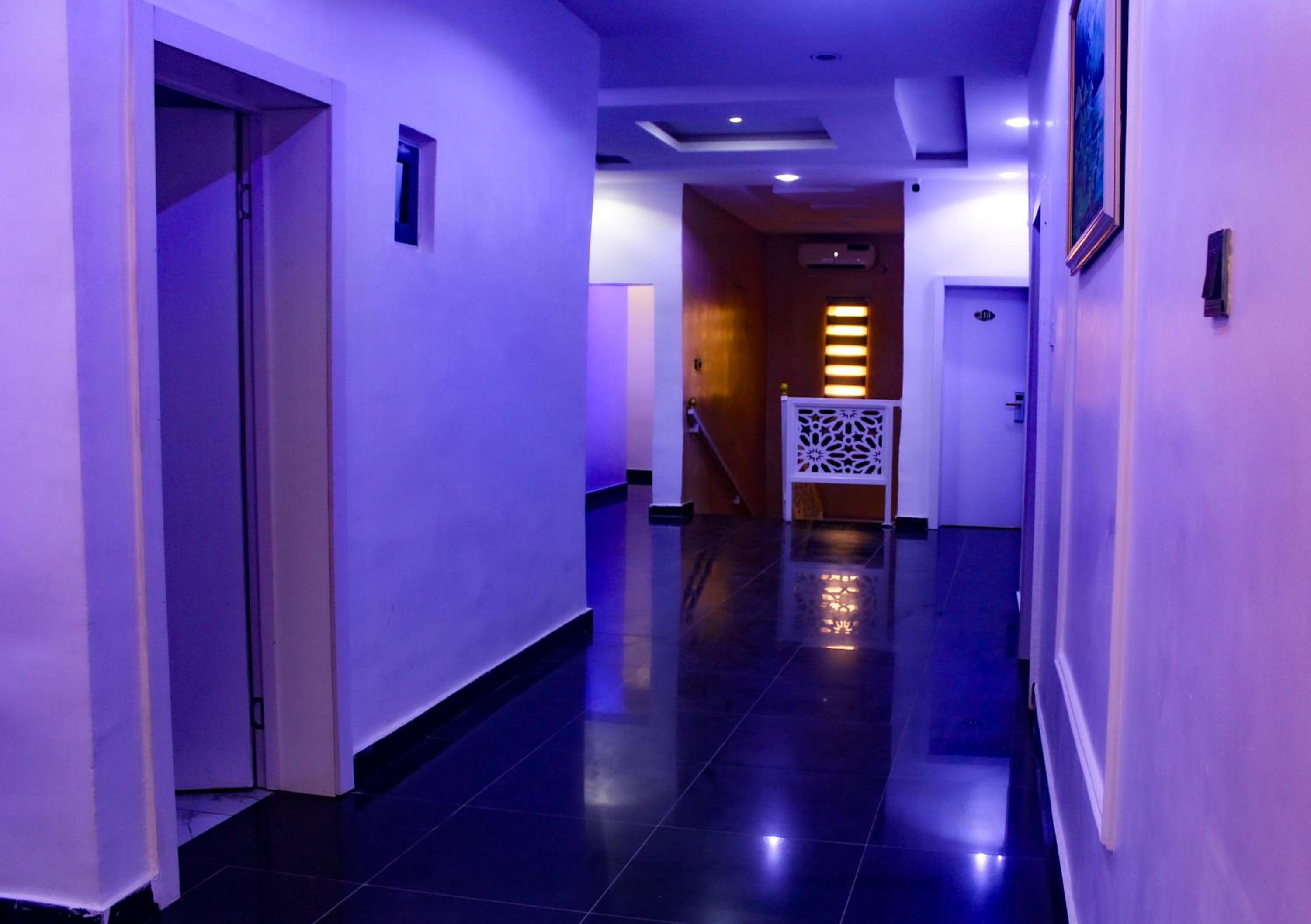 Deluxe Room - Photo 8