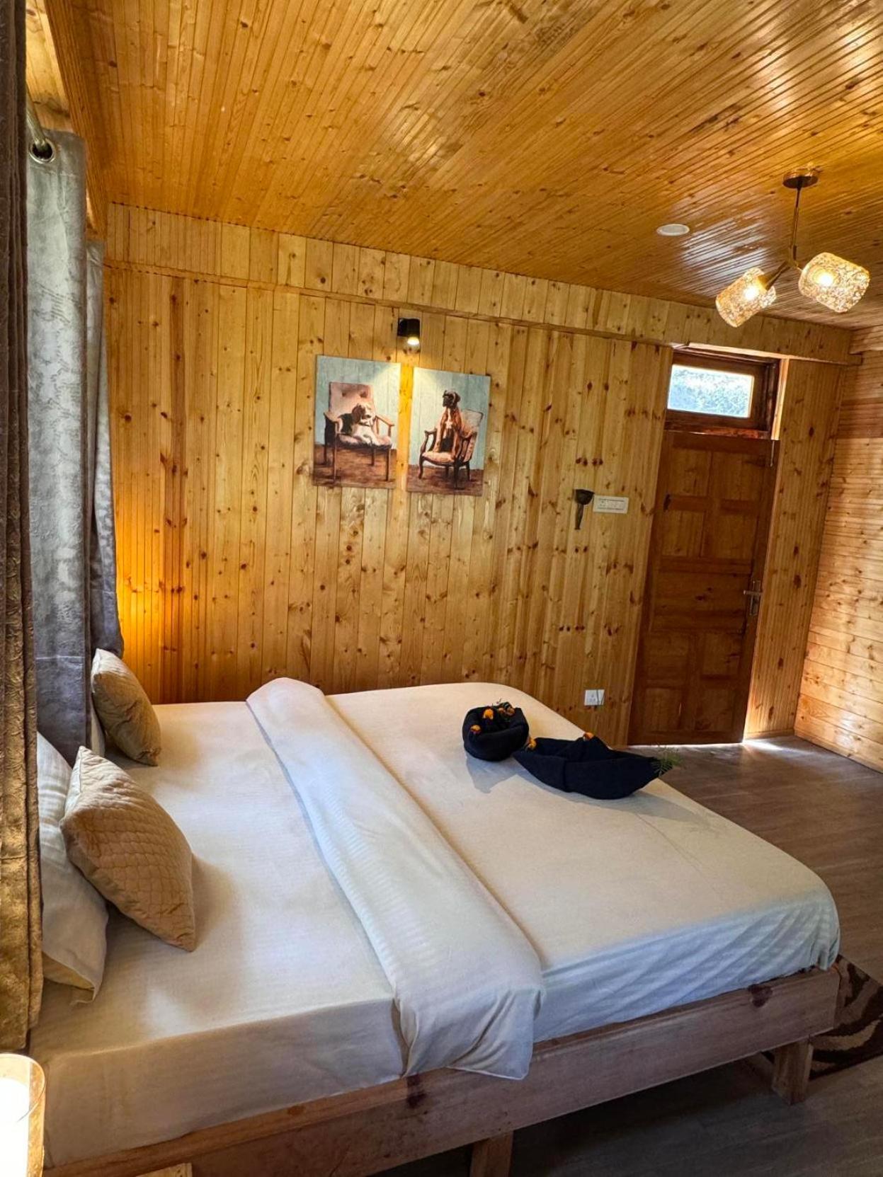 Deluxe Double Room with Balcony photo 1