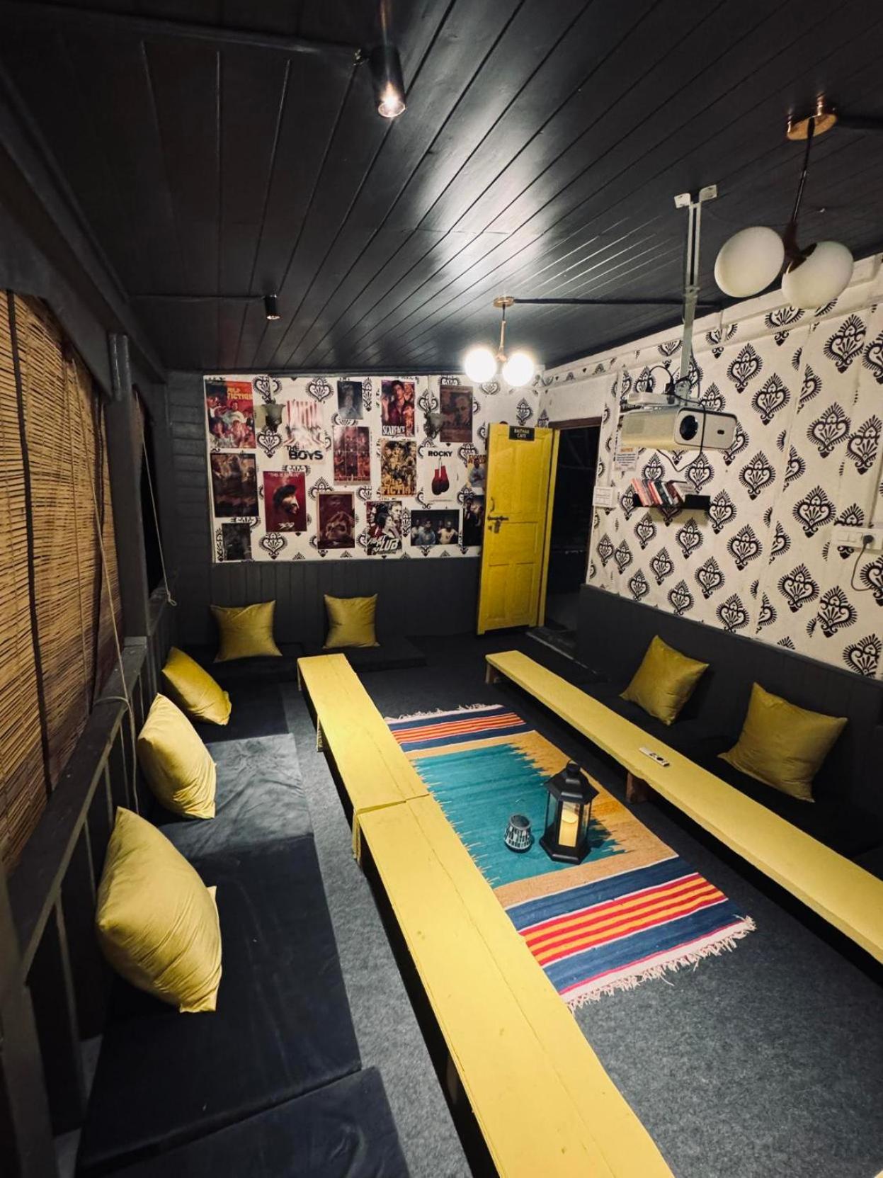 Double Room with Shared Bathroom photo 2