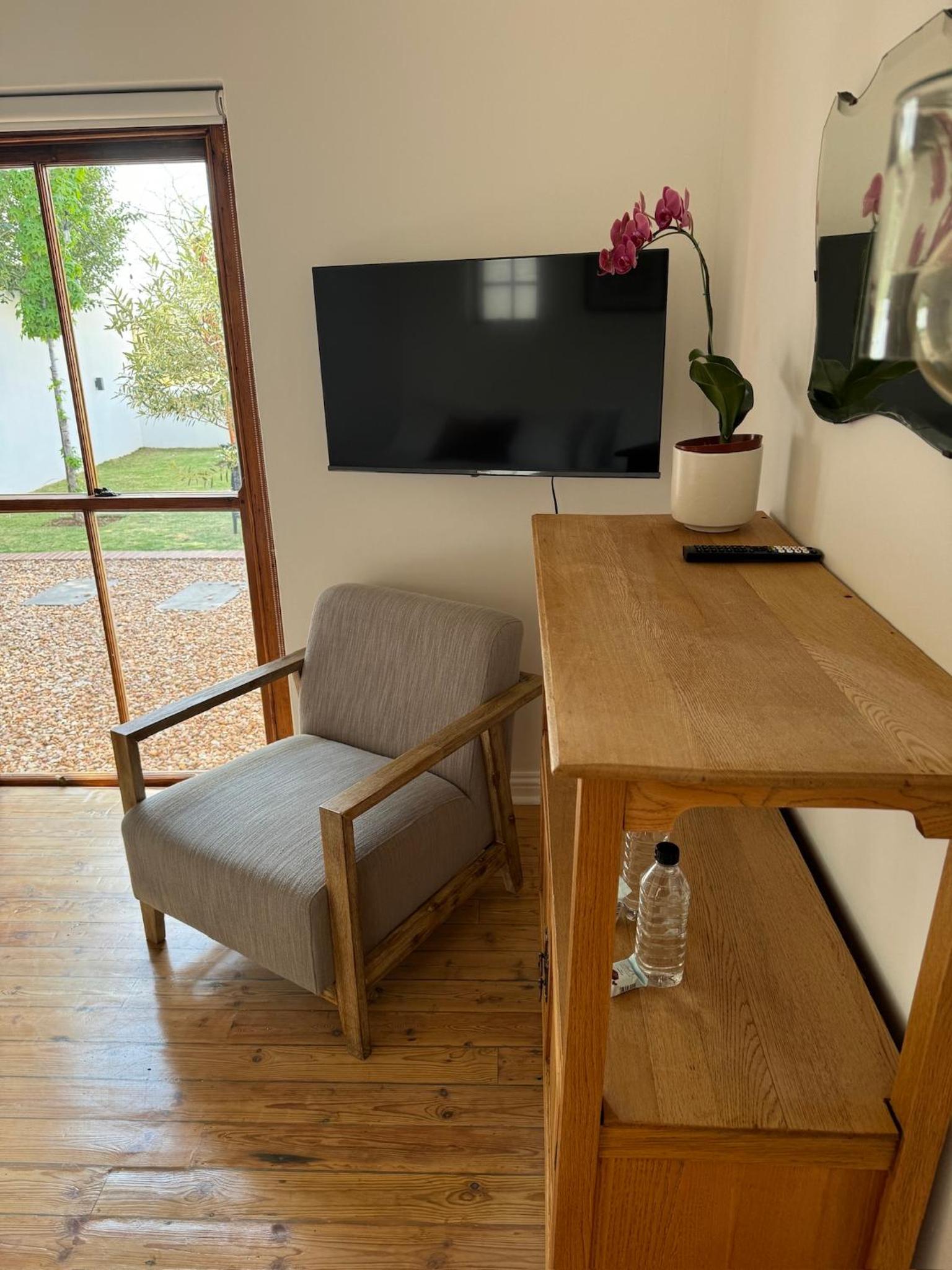 Luxury Twin Room - Photo 12