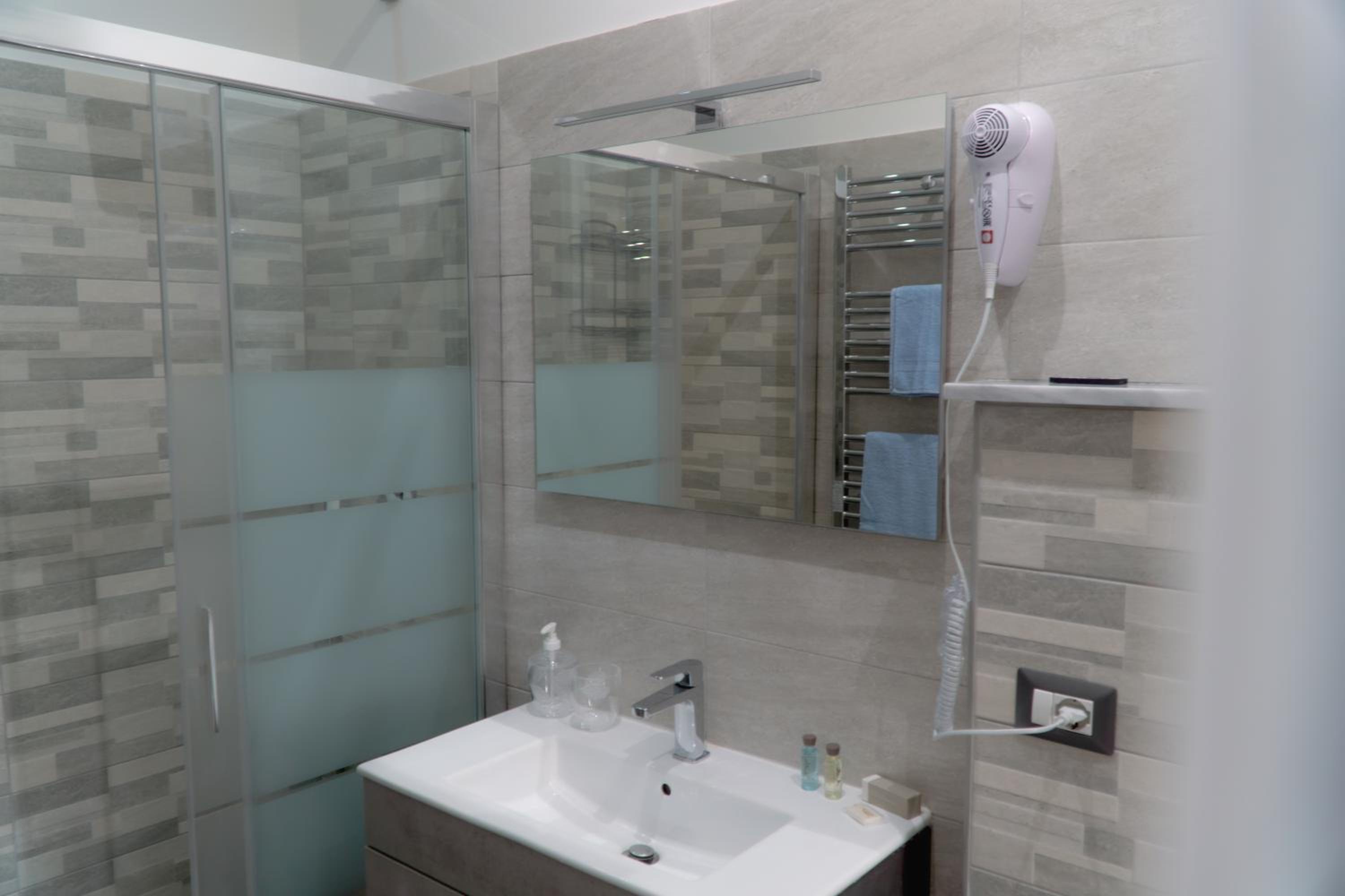 Double Room with Private Bathroom photo 3