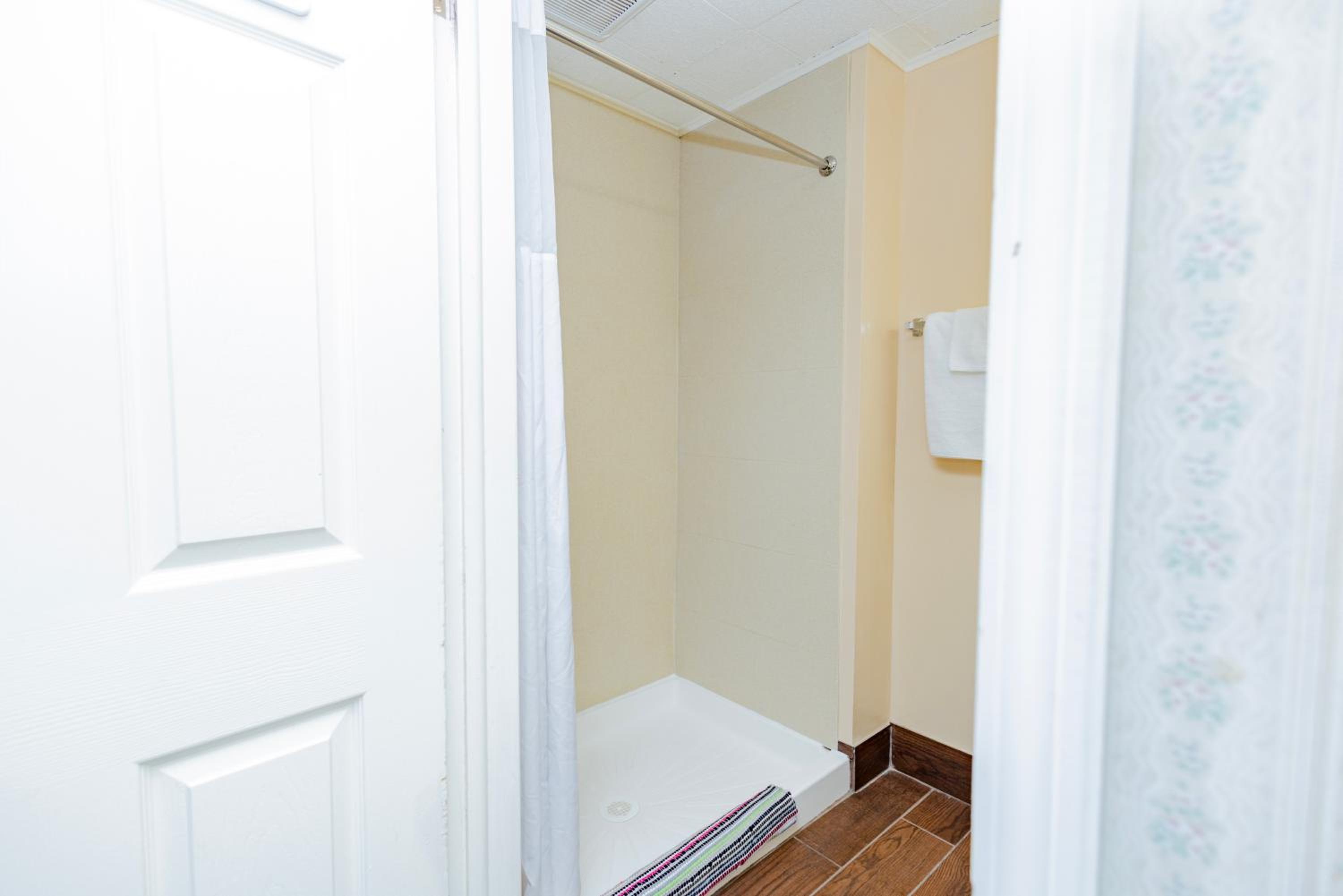 Double Room with Two Double Beds - Non-Smoking - Photo 9
