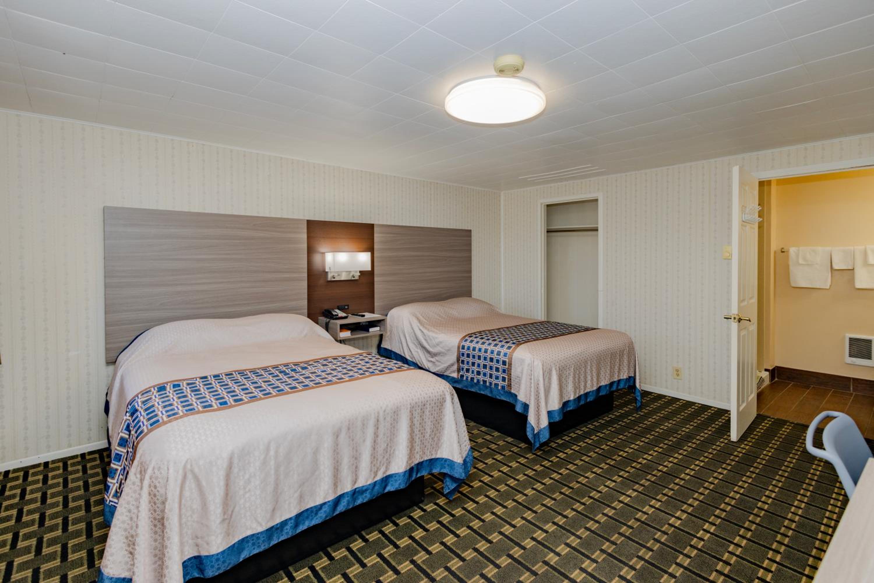 Double Room with Two Double Beds - Non-Smoking - Photo 6