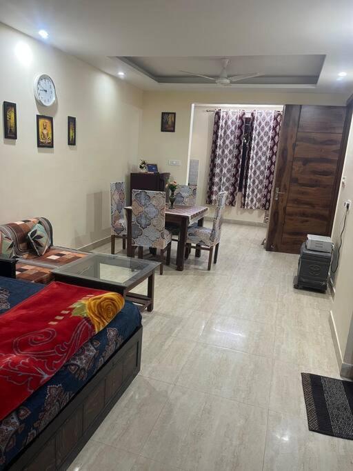 One-Bedroom Apartment with Balcony photo 3