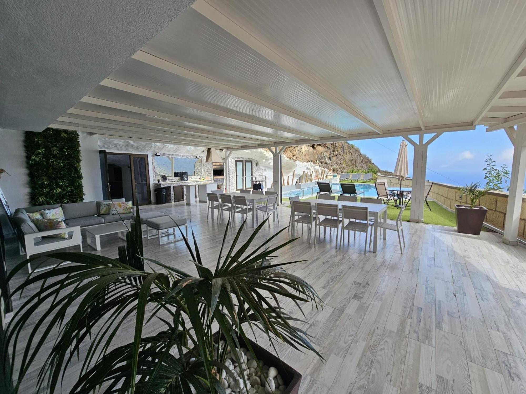 Three-Bedroom Villa photo 3