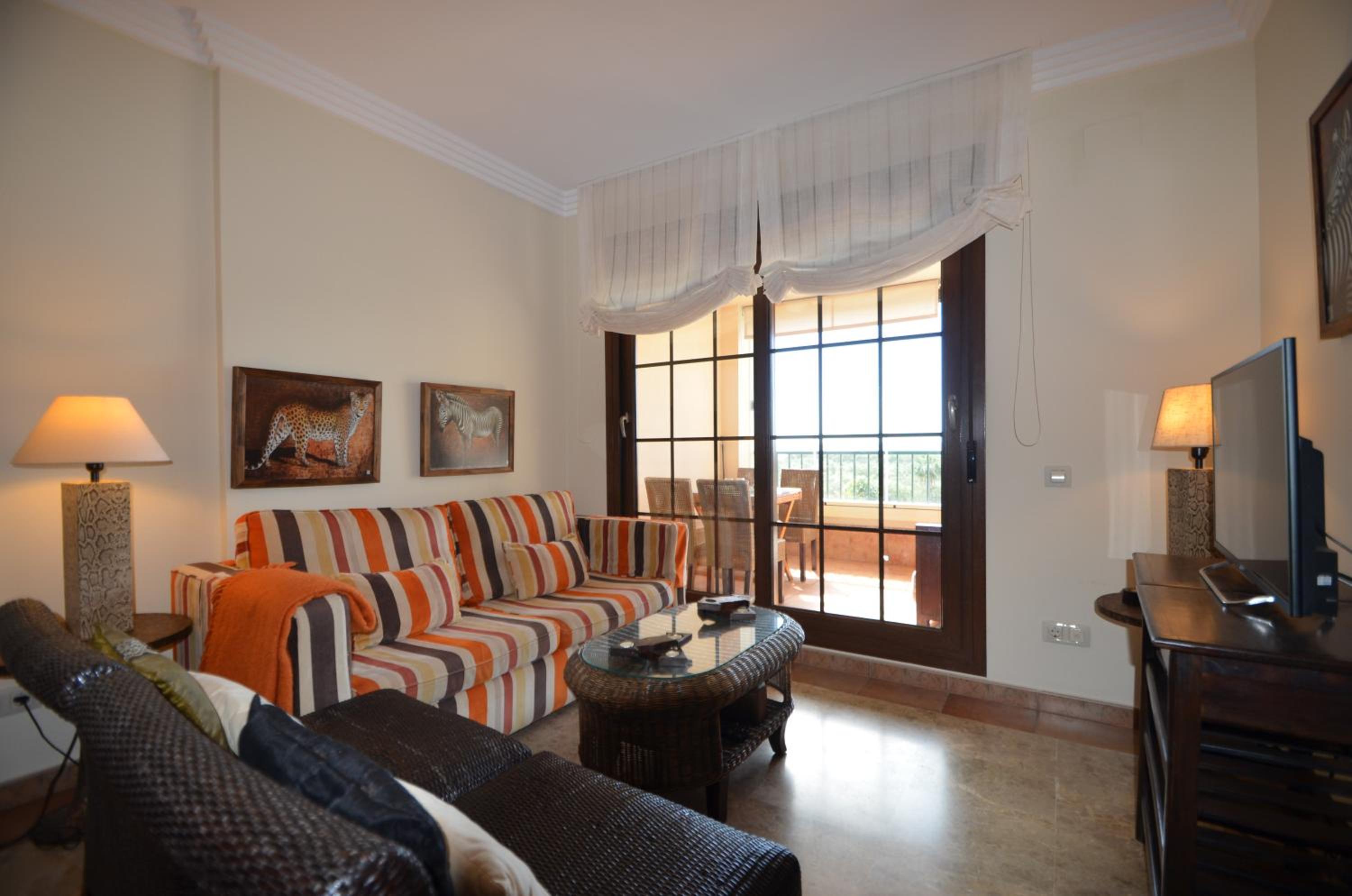Apartamento de dos habitaciones con terraza y vista al mar