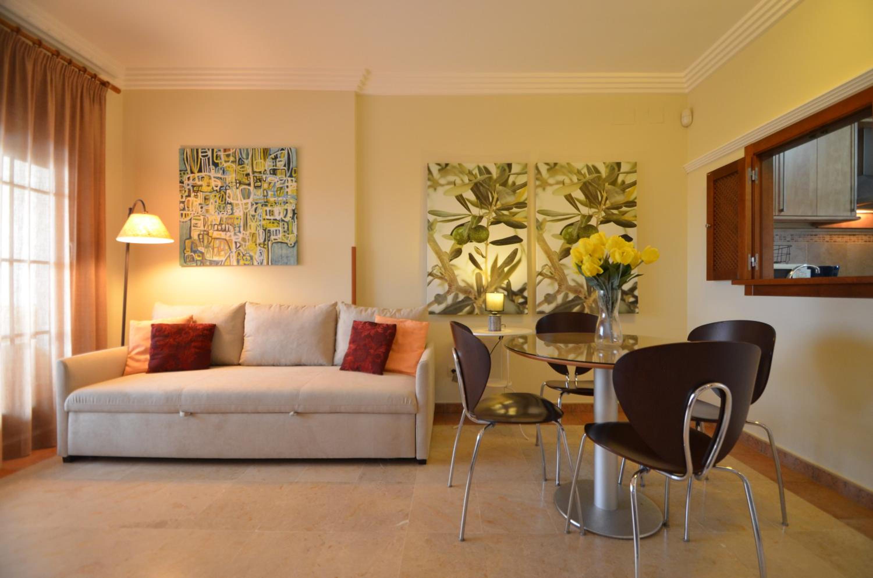 Apartamento de dos habitaciones con terraza y vista al mar