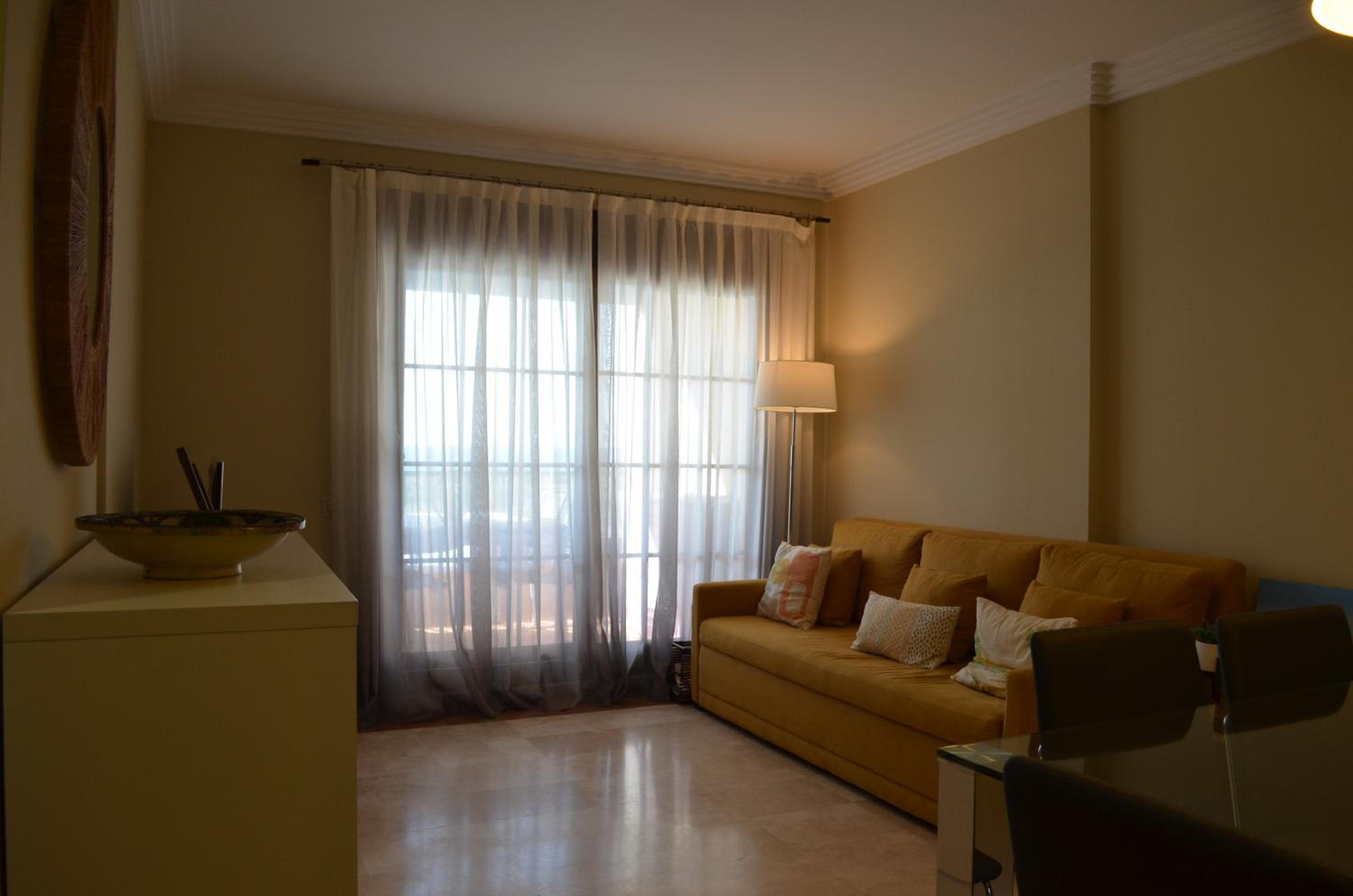 Apartamento de dos habitaciones con terraza y vista al mar