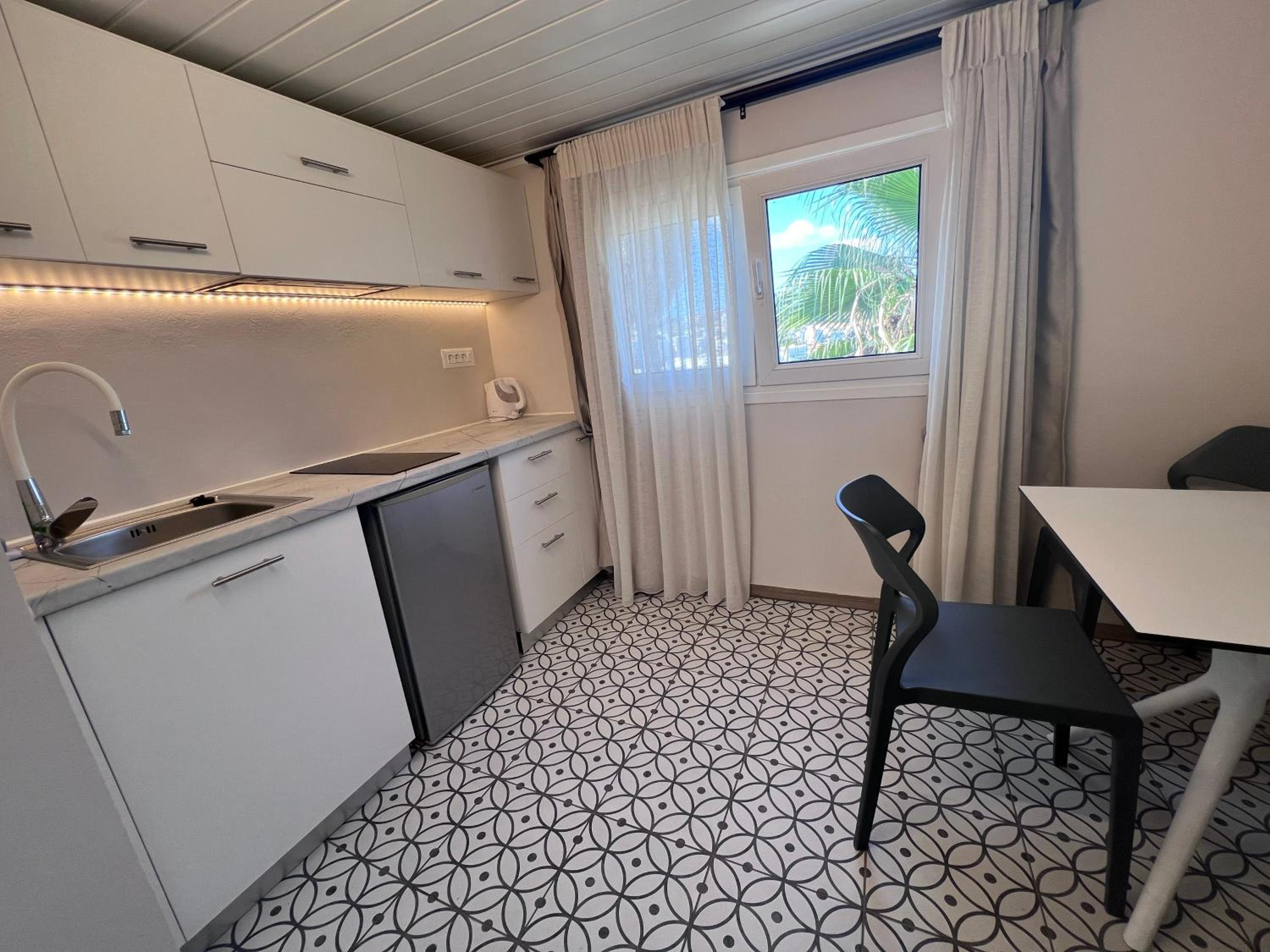 Studio with Sea View - Attic - Photo 4