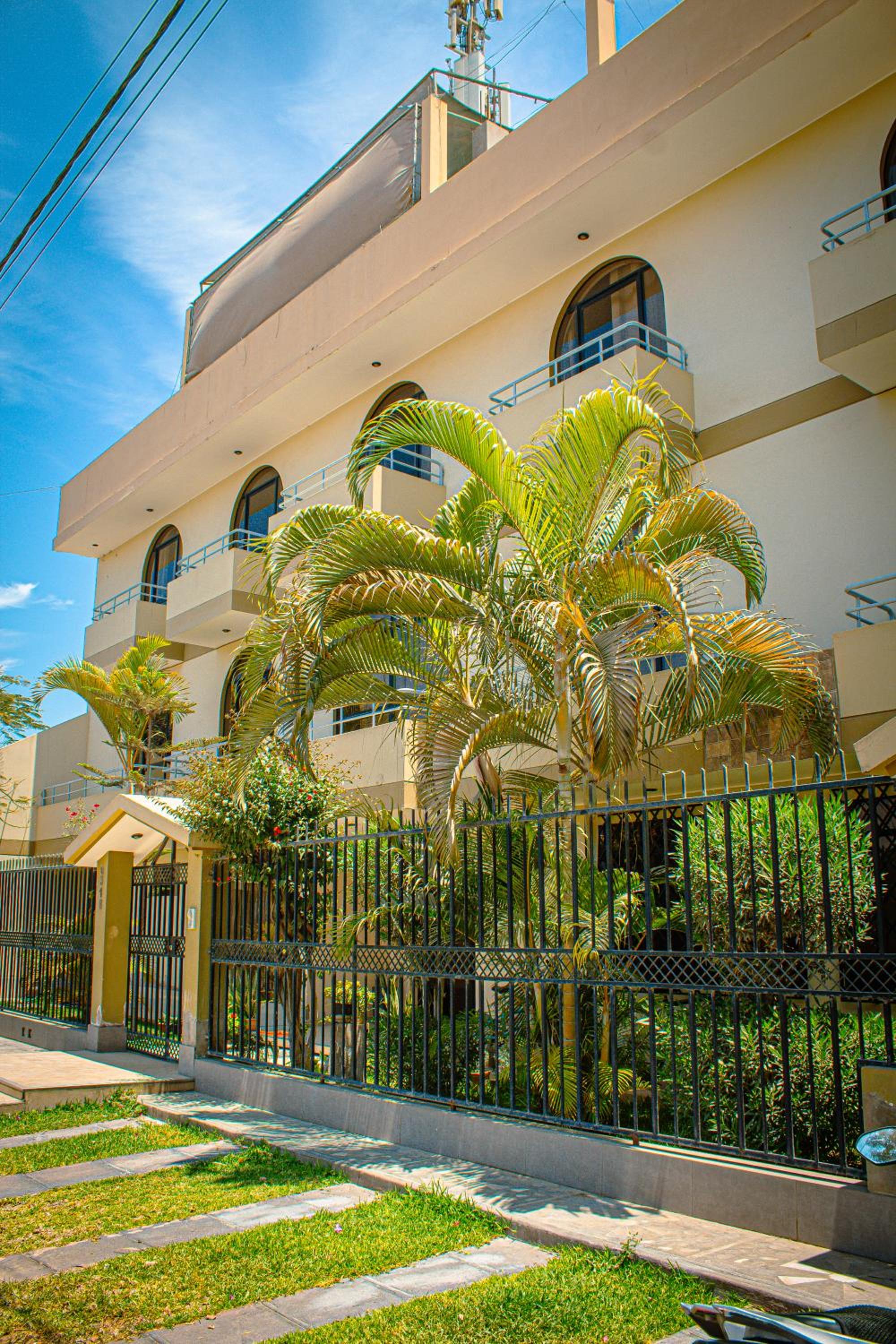 Deluxe Double Room with Balcony photo 3