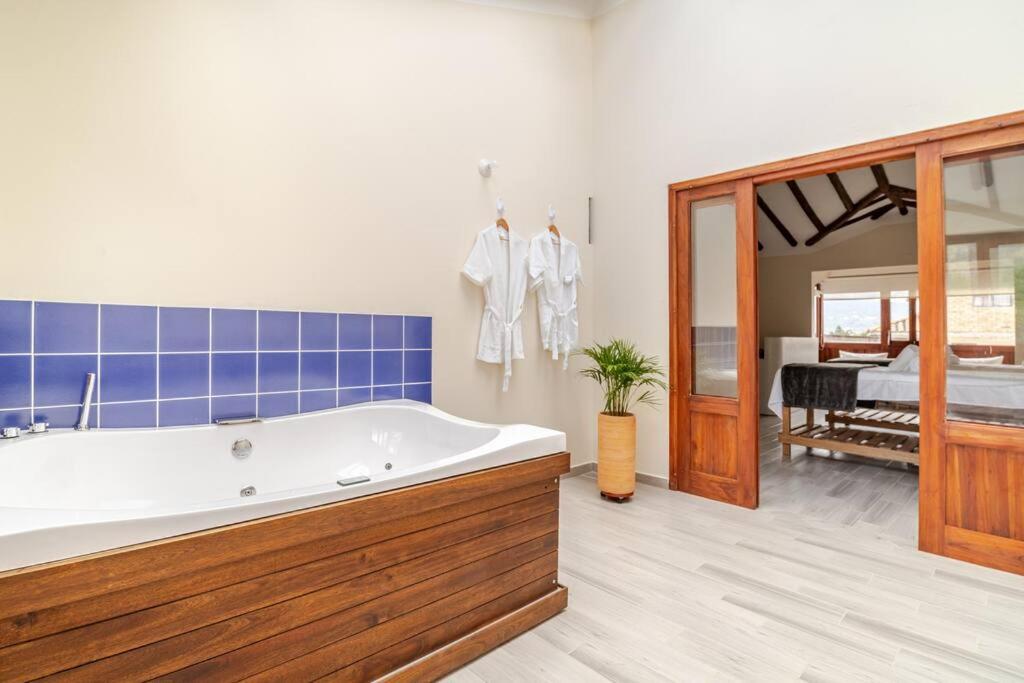 Two-Bedroom Deluxe Apartment with Balcony photo 3