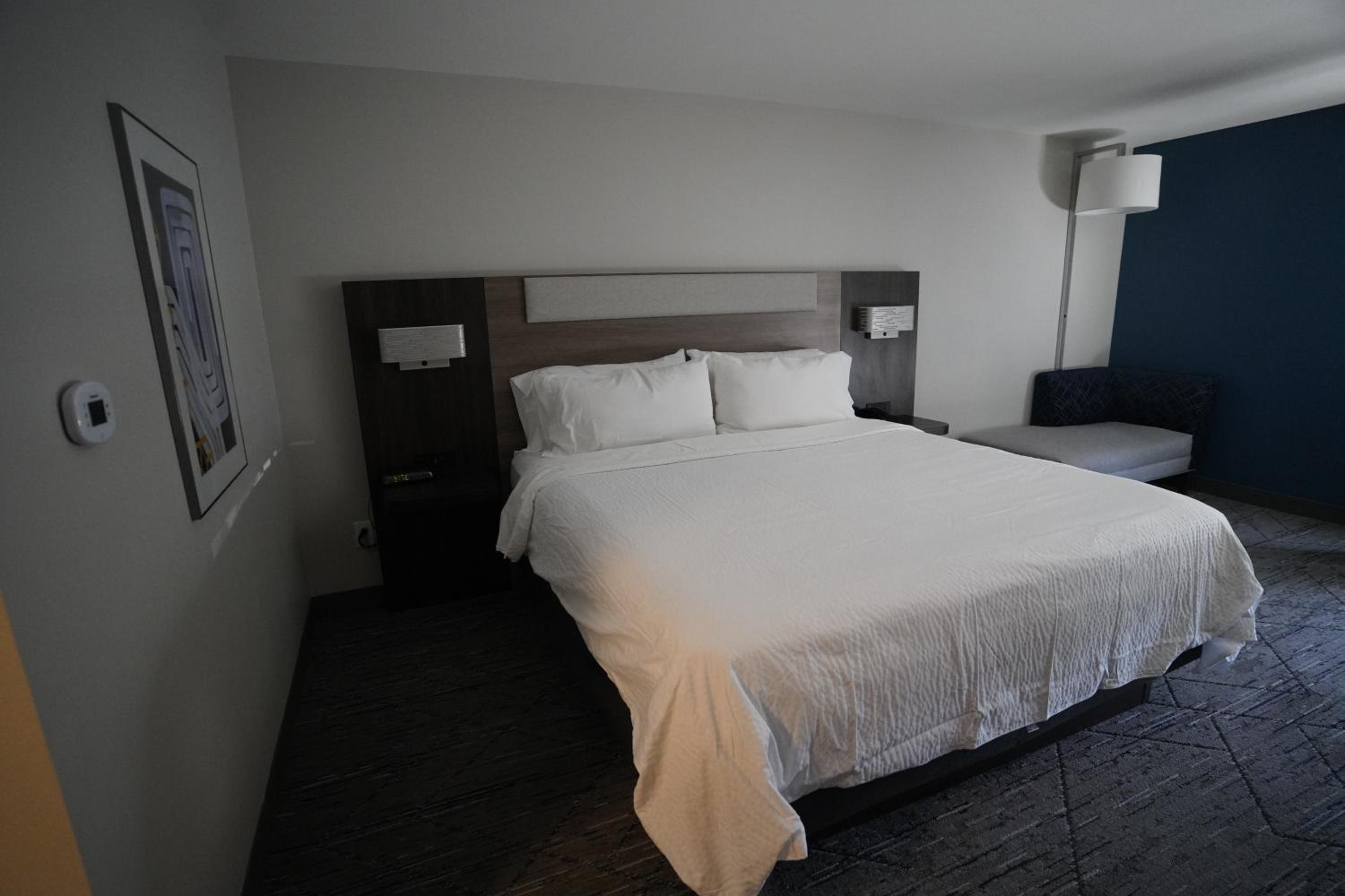 Standard King Room - Photo 2