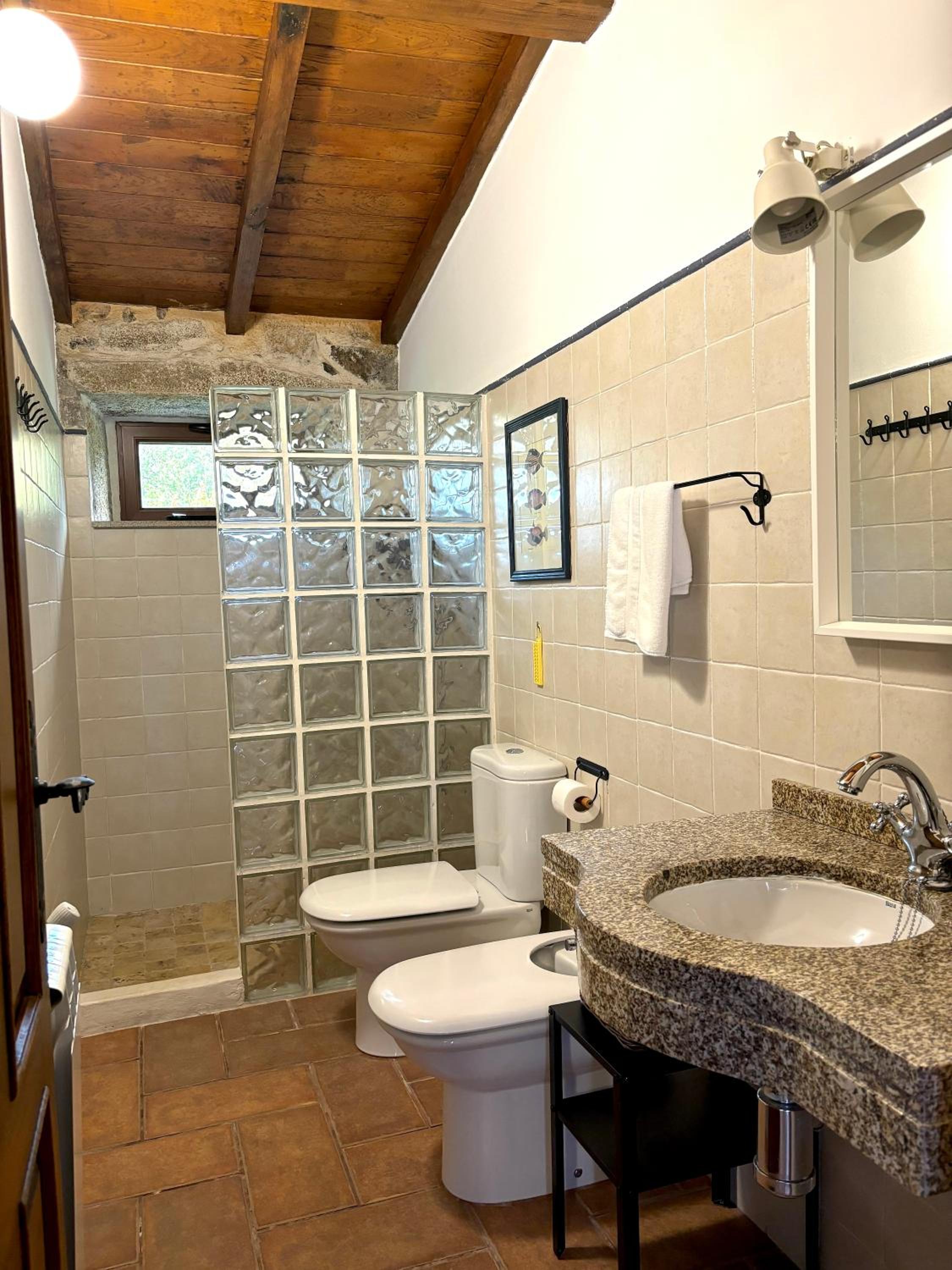 One-Bedroom Standard Apartment photo 3
