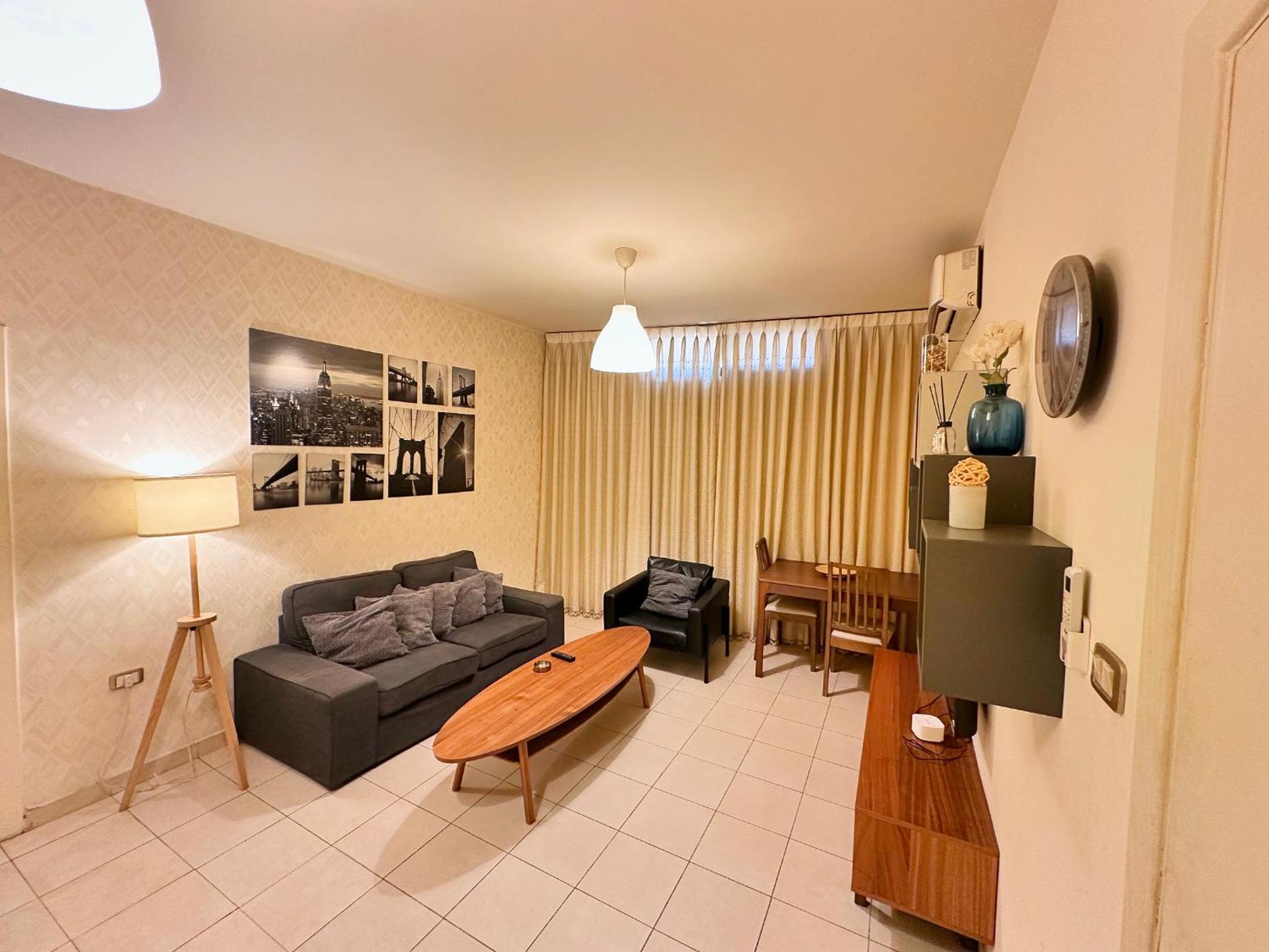 One-Bedroom Apartment photo 1