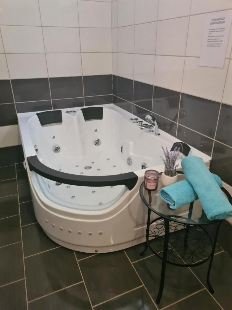 Deluxe Double Room With Bath photo 3