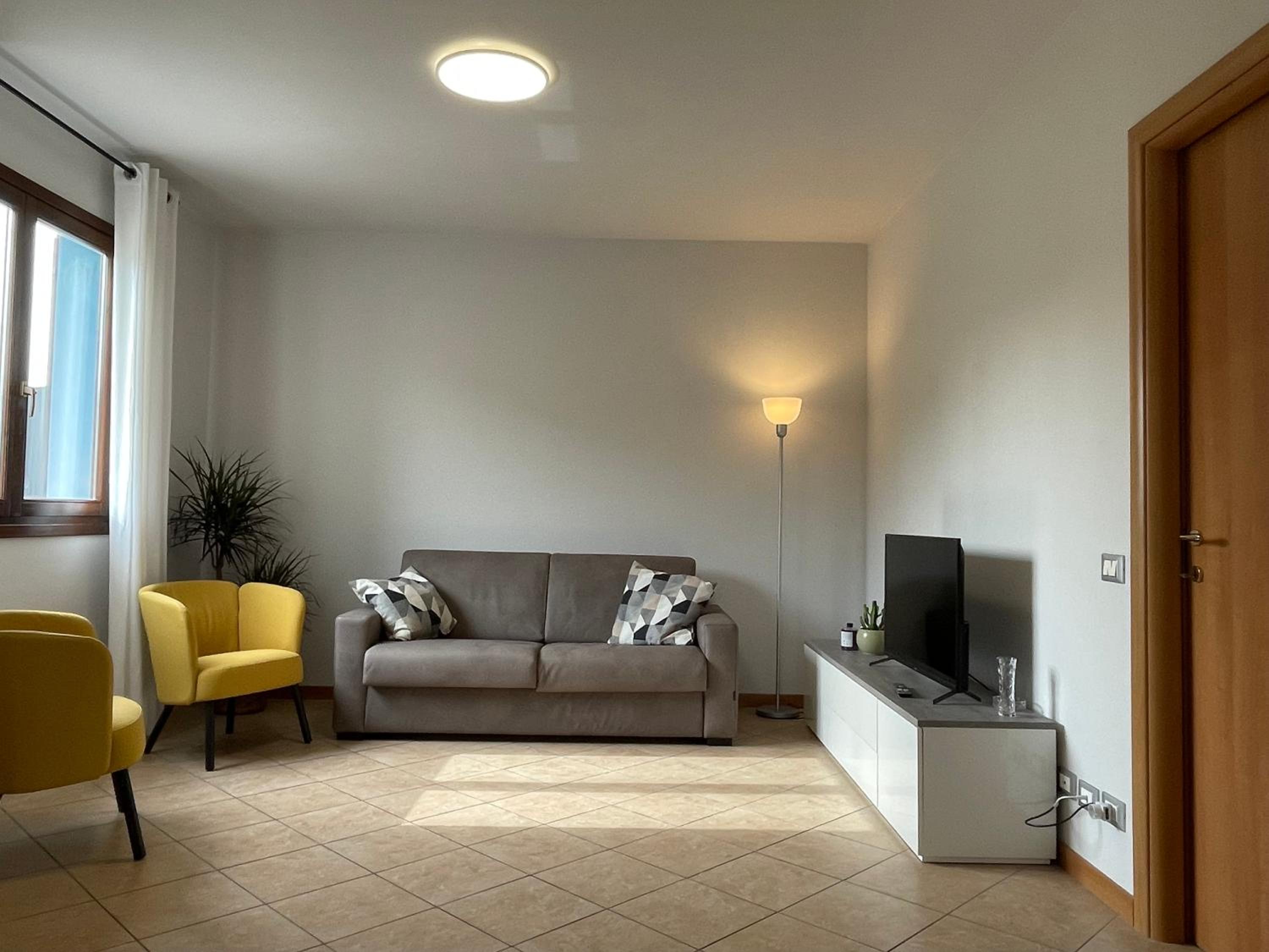 One-Bedroom Apartment photo 1