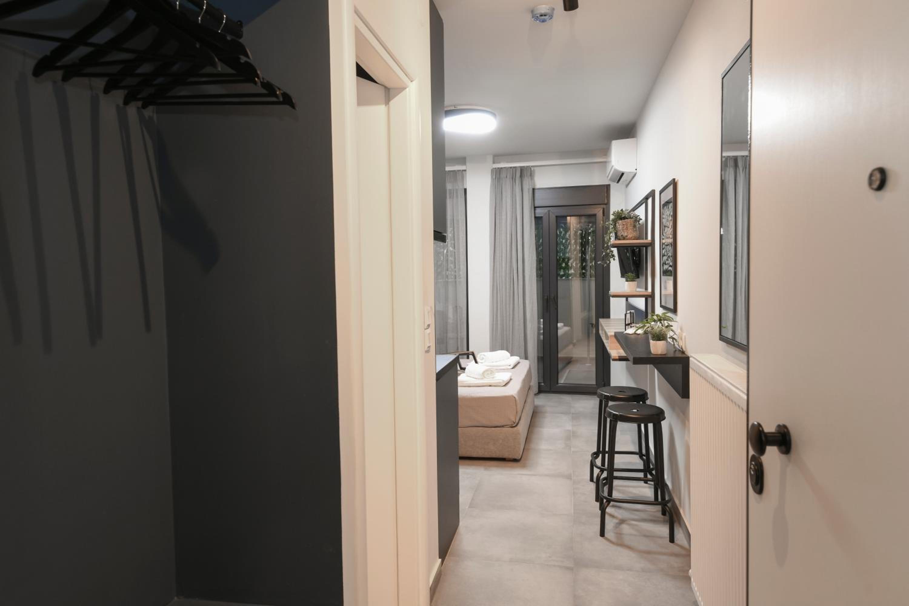 One-Bedroom Apartment with Terrace photo 1