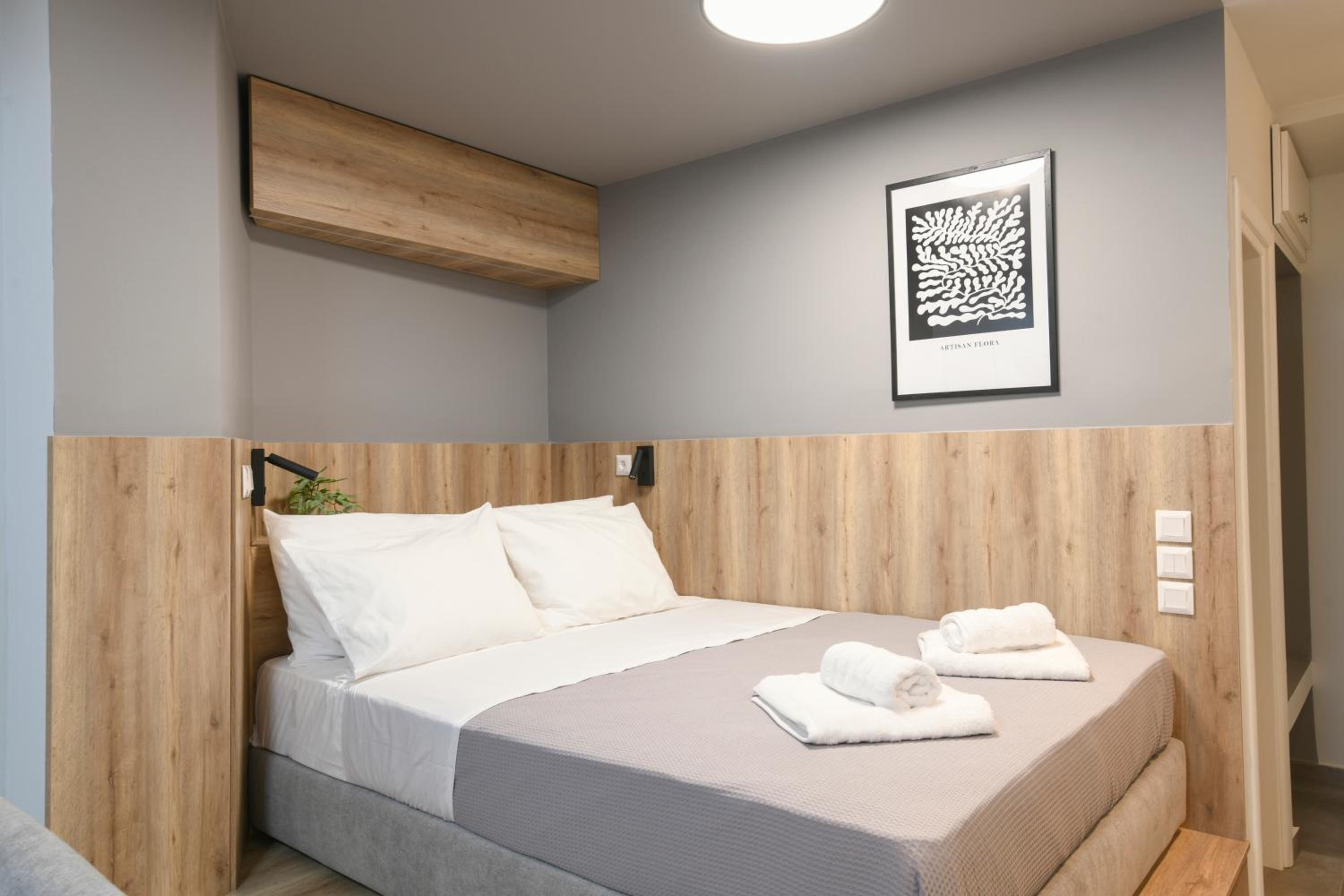 One-Bedroom Apartment with Terrace photo 1