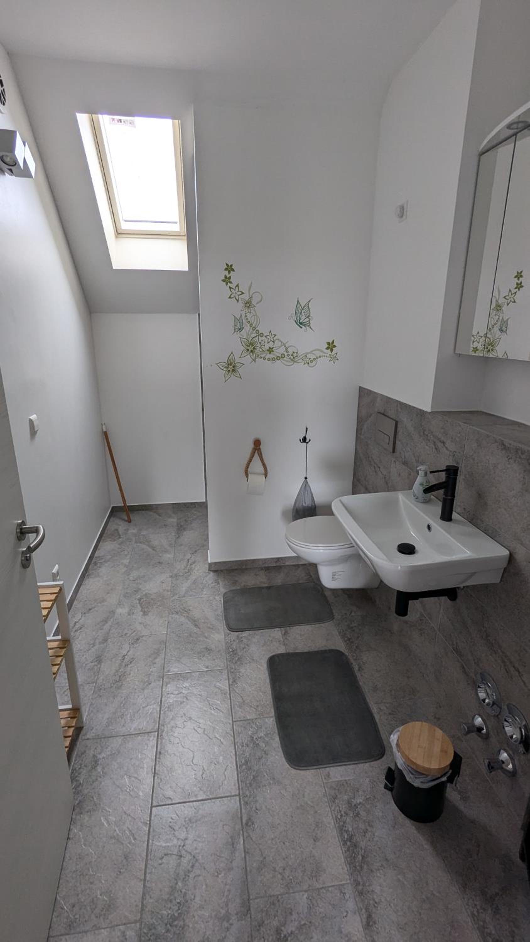 One-Bedroom Apartment with Balcony photo 3