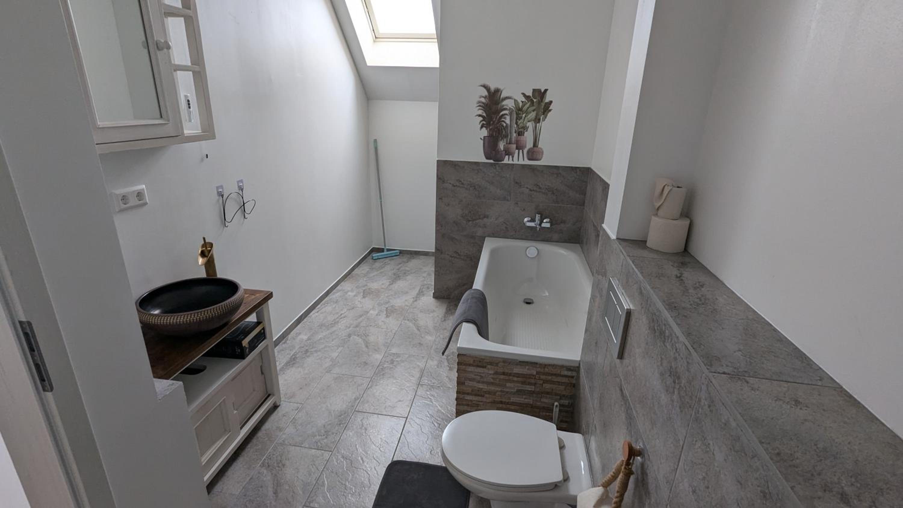 One-Bedroom Apartment with Balcony photo 3
