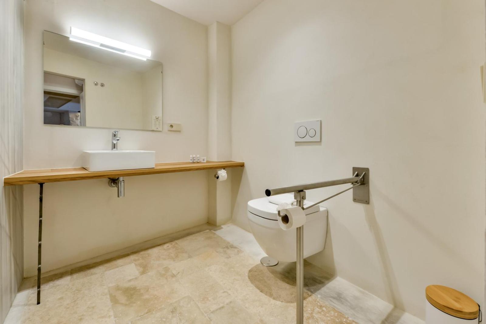 King Room - Disability Access photo 2
