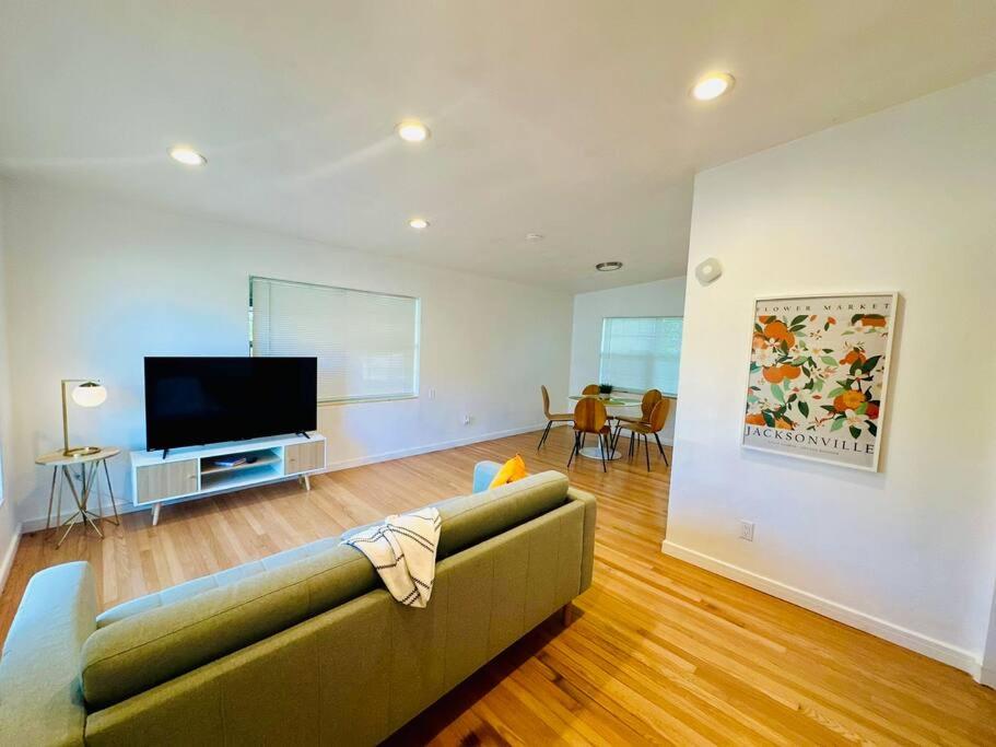 Three-Bedroom House photo 1