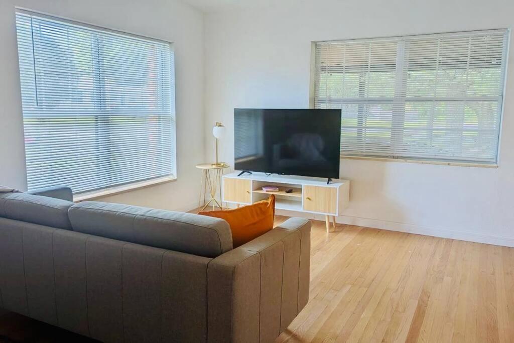 Three-Bedroom House photo 3