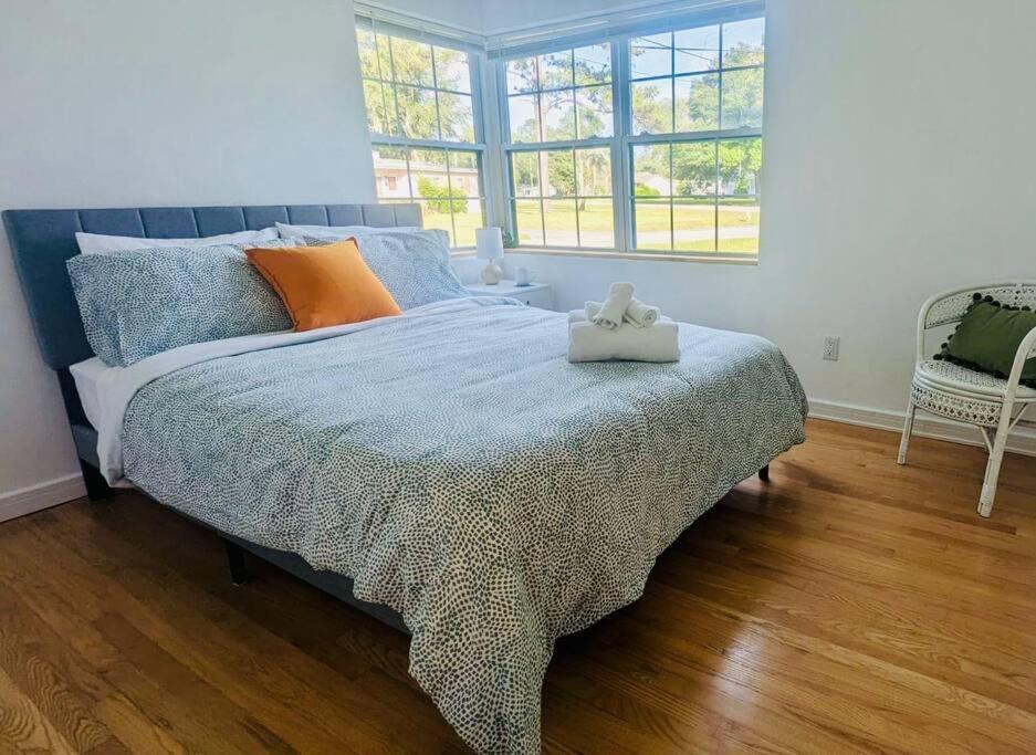 Three-Bedroom House photo 2