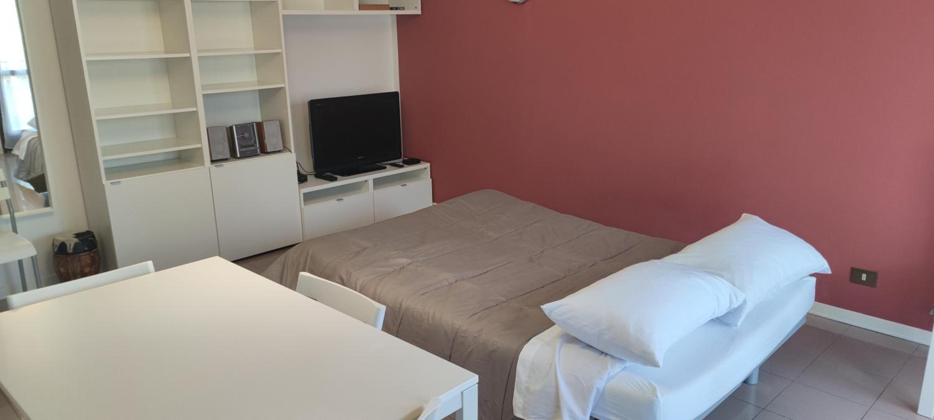 One-Bedroom Apartment photo 2