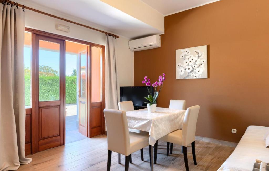Villa photo 3