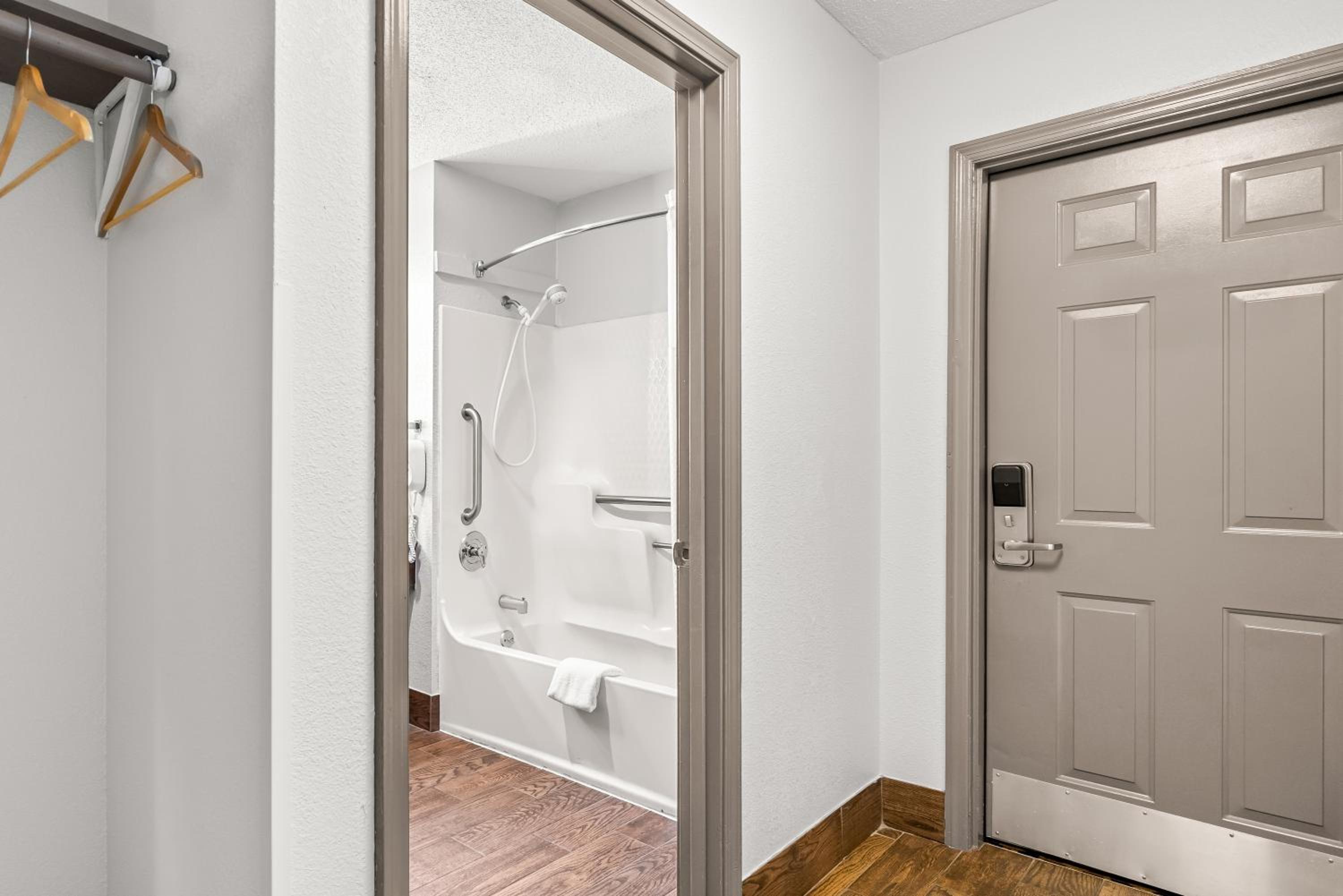 King Room - Disability Access/Non Smoking/Ground floor - Photo 2