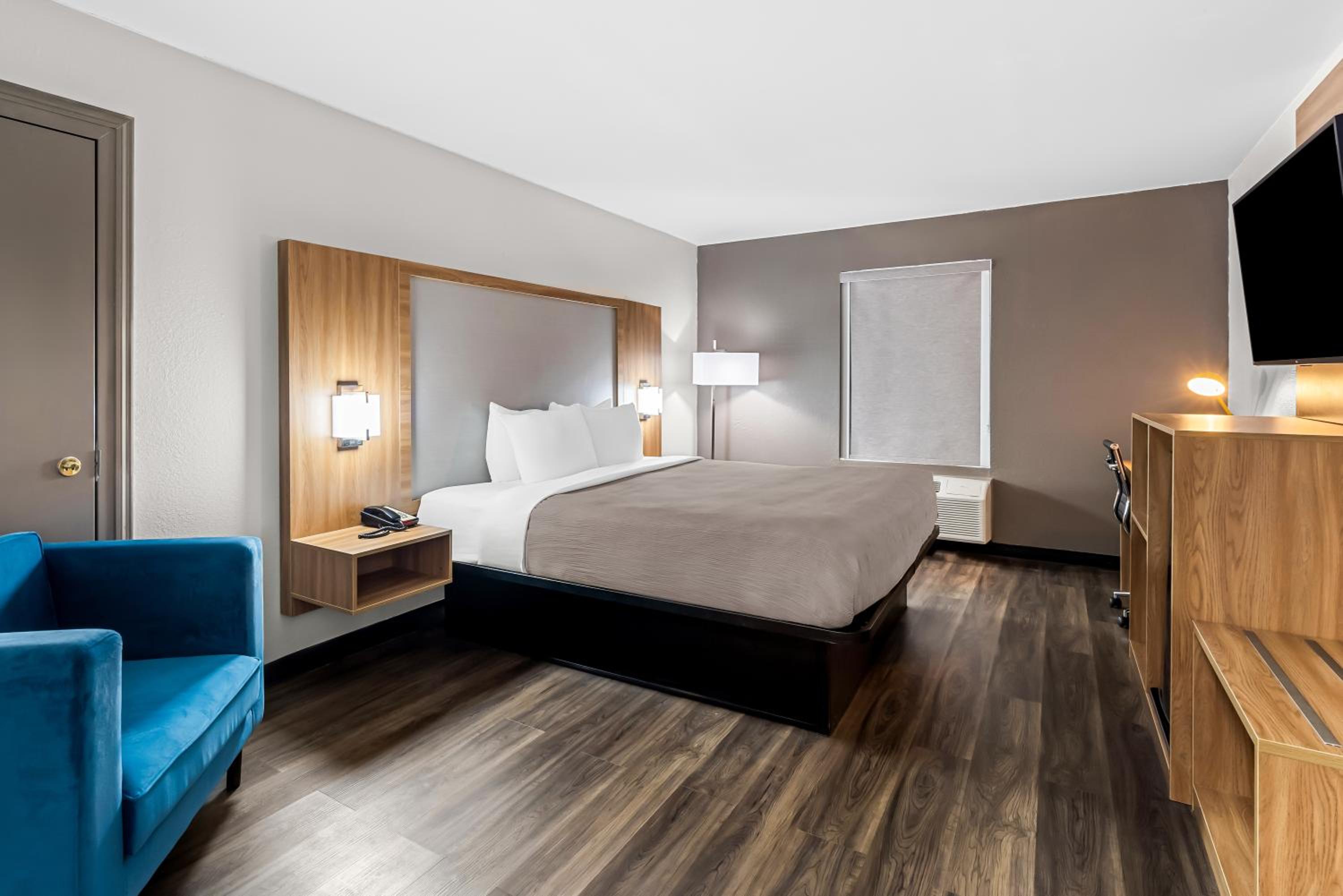 King Room - Non Smoking - Photo 2