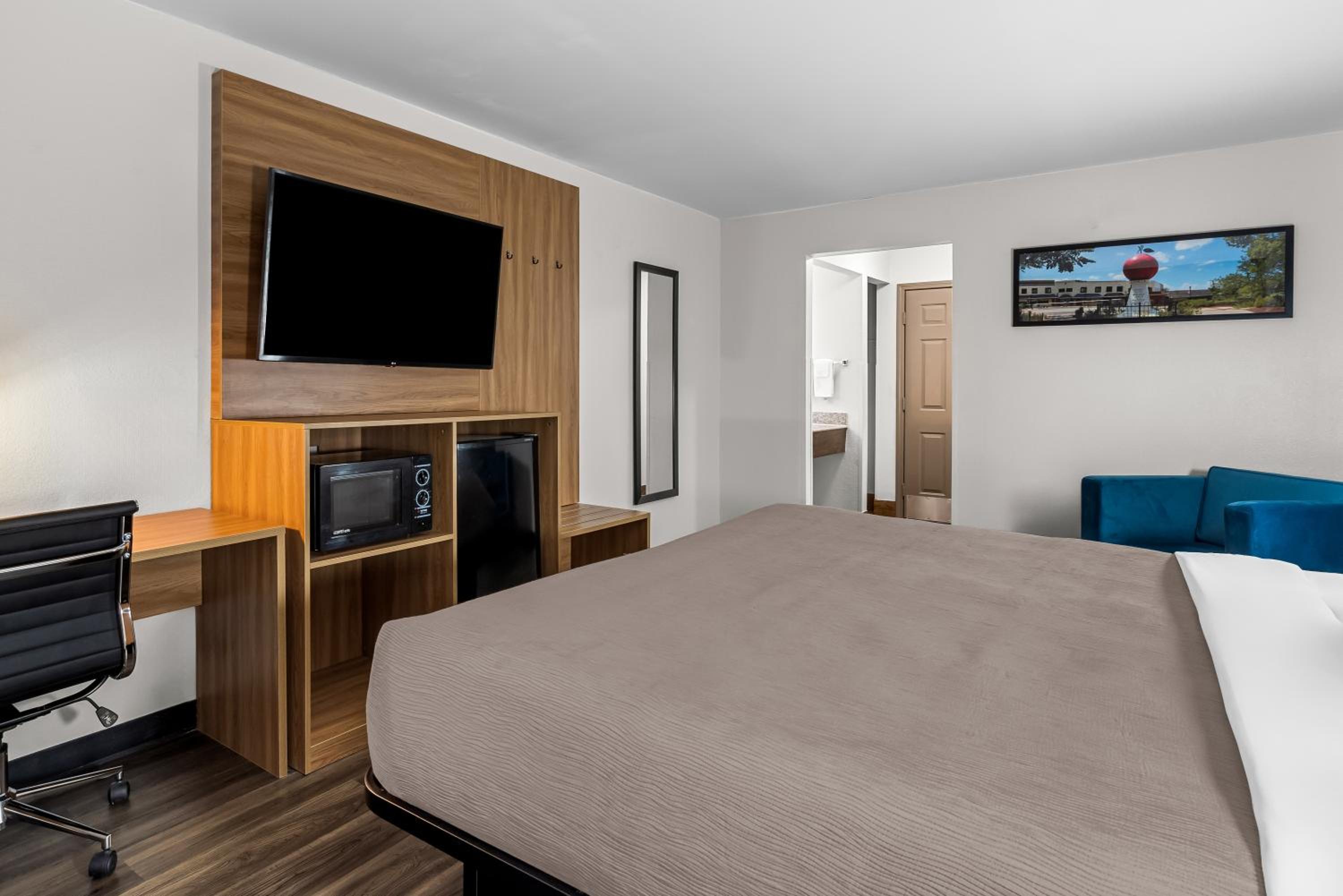 King Room - Non Smoking - Photo 1