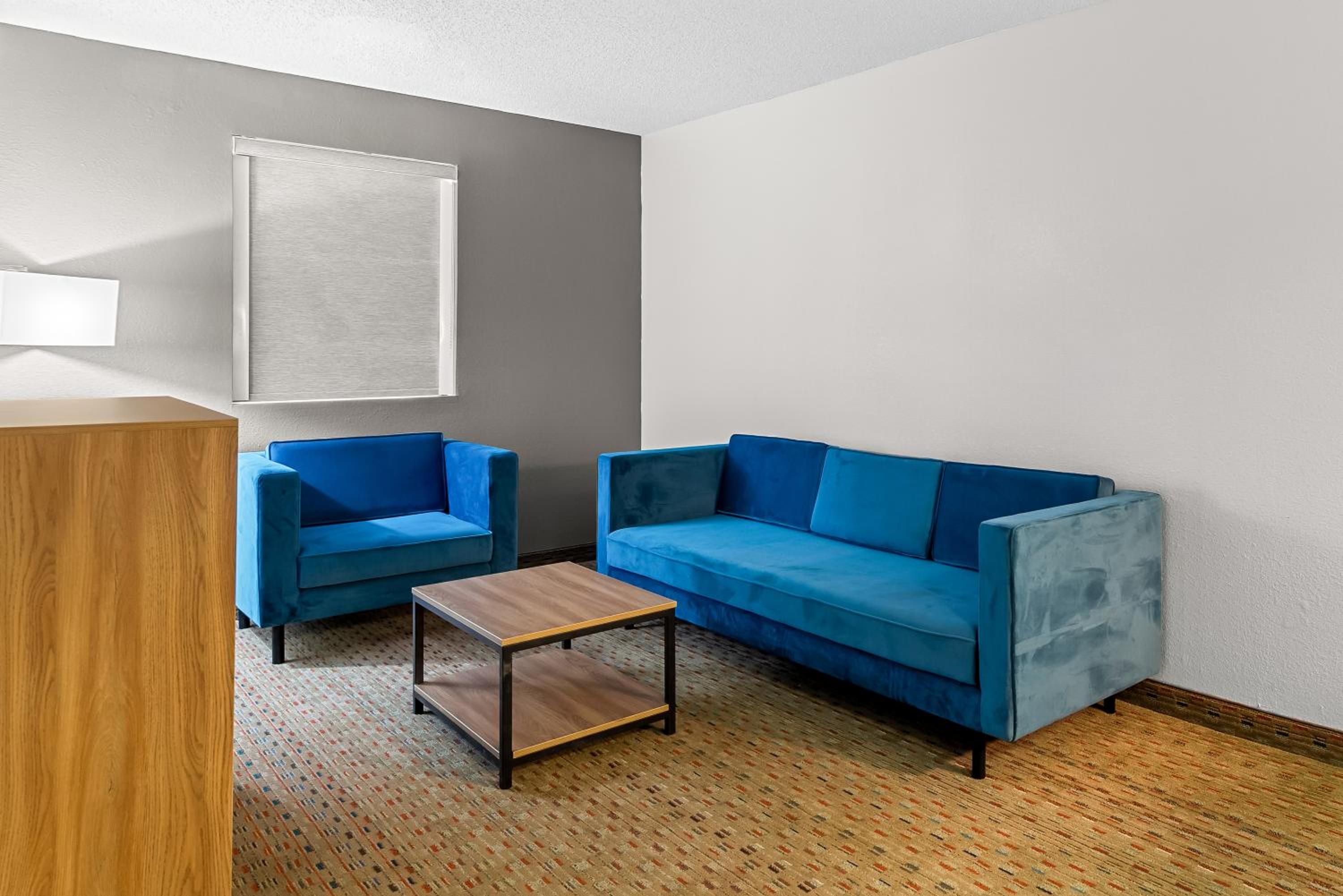 Efficiency Queen Suite with Two Queen Beds - Non-Smoking - Photo 6